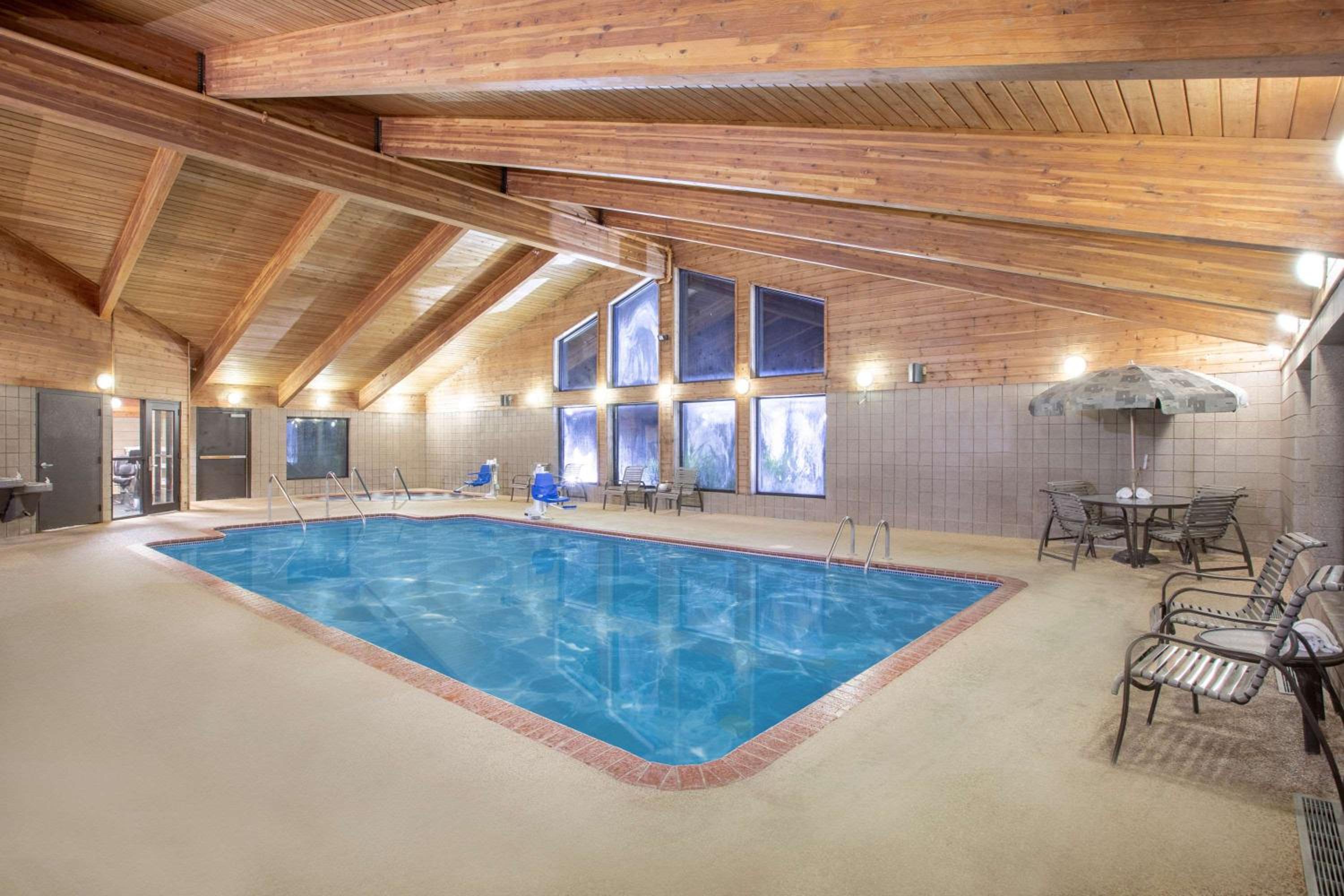 AmericInn by Wyndham Muscatine view 3