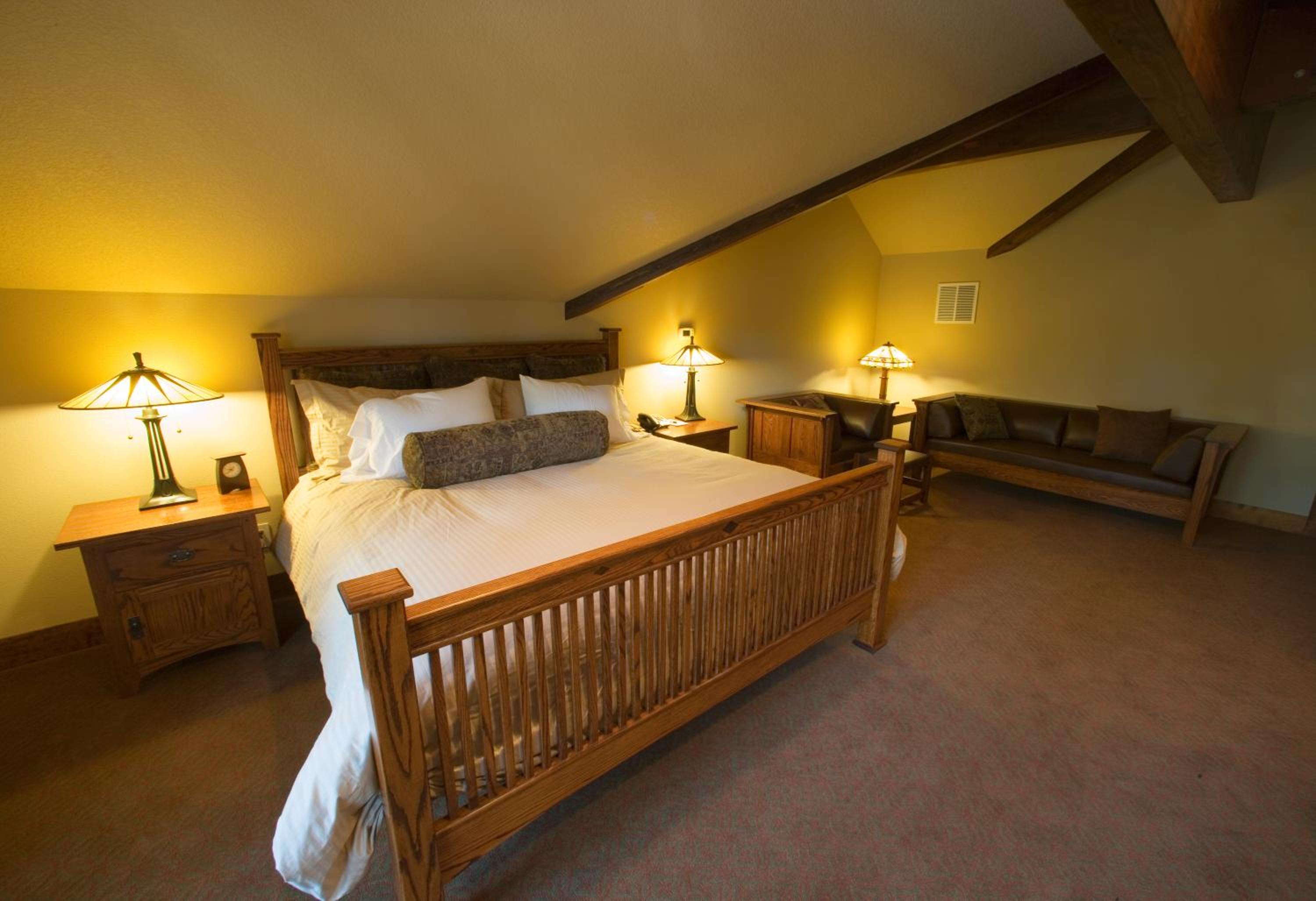 FivePine Lodge