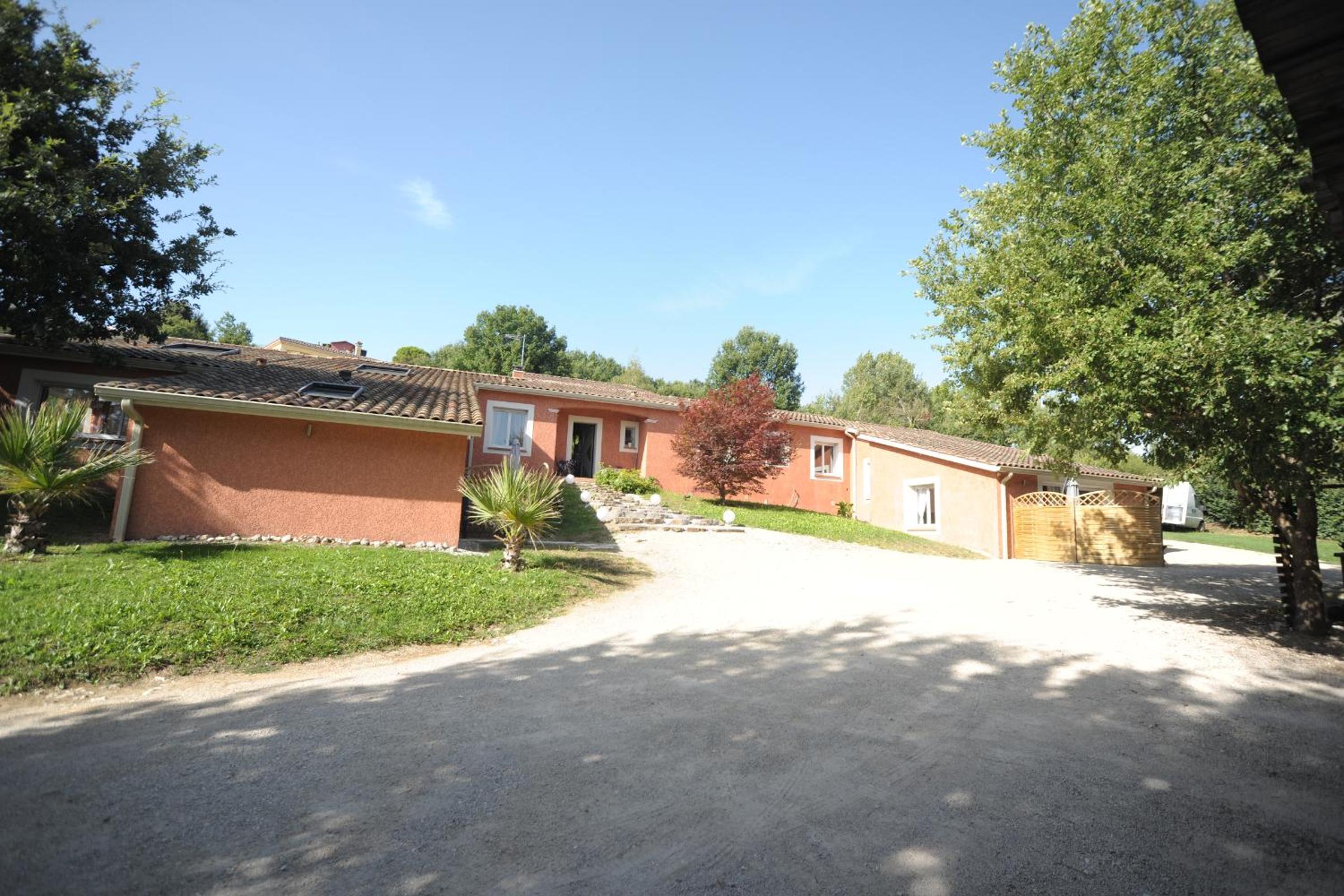 DORMIR A MONTAUBAN Logements Carreyrat Calme et Verdoyant