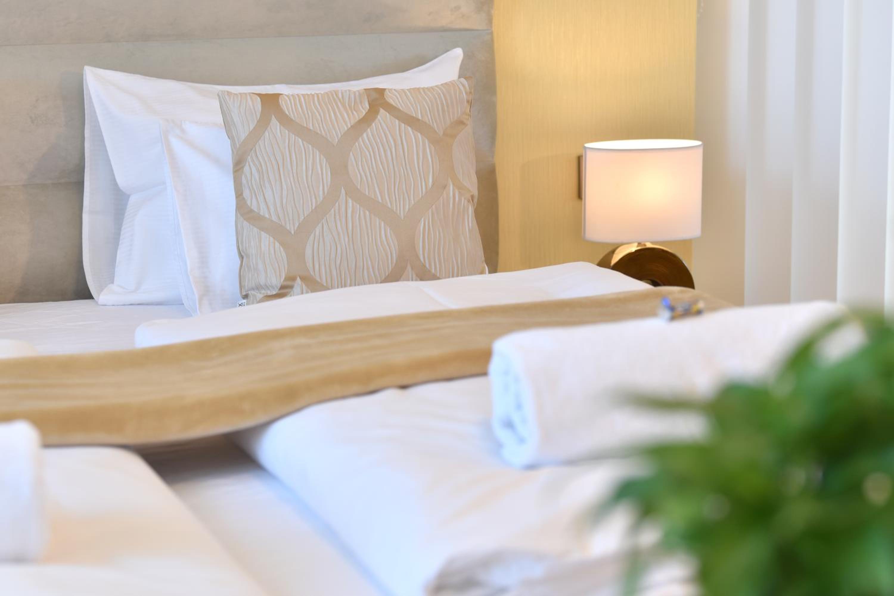Hillside Premium Apartments