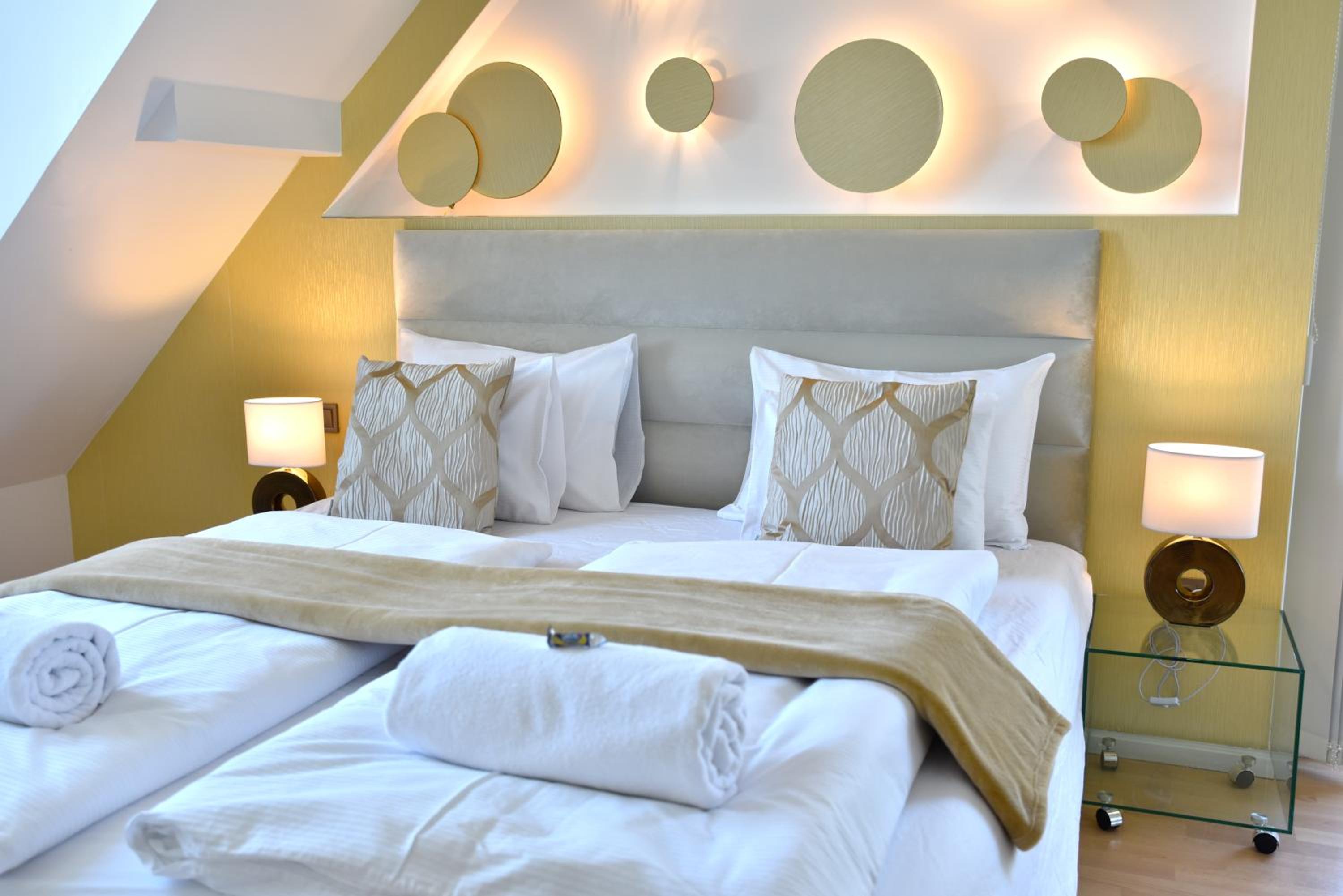 Hillside Premium Apartments