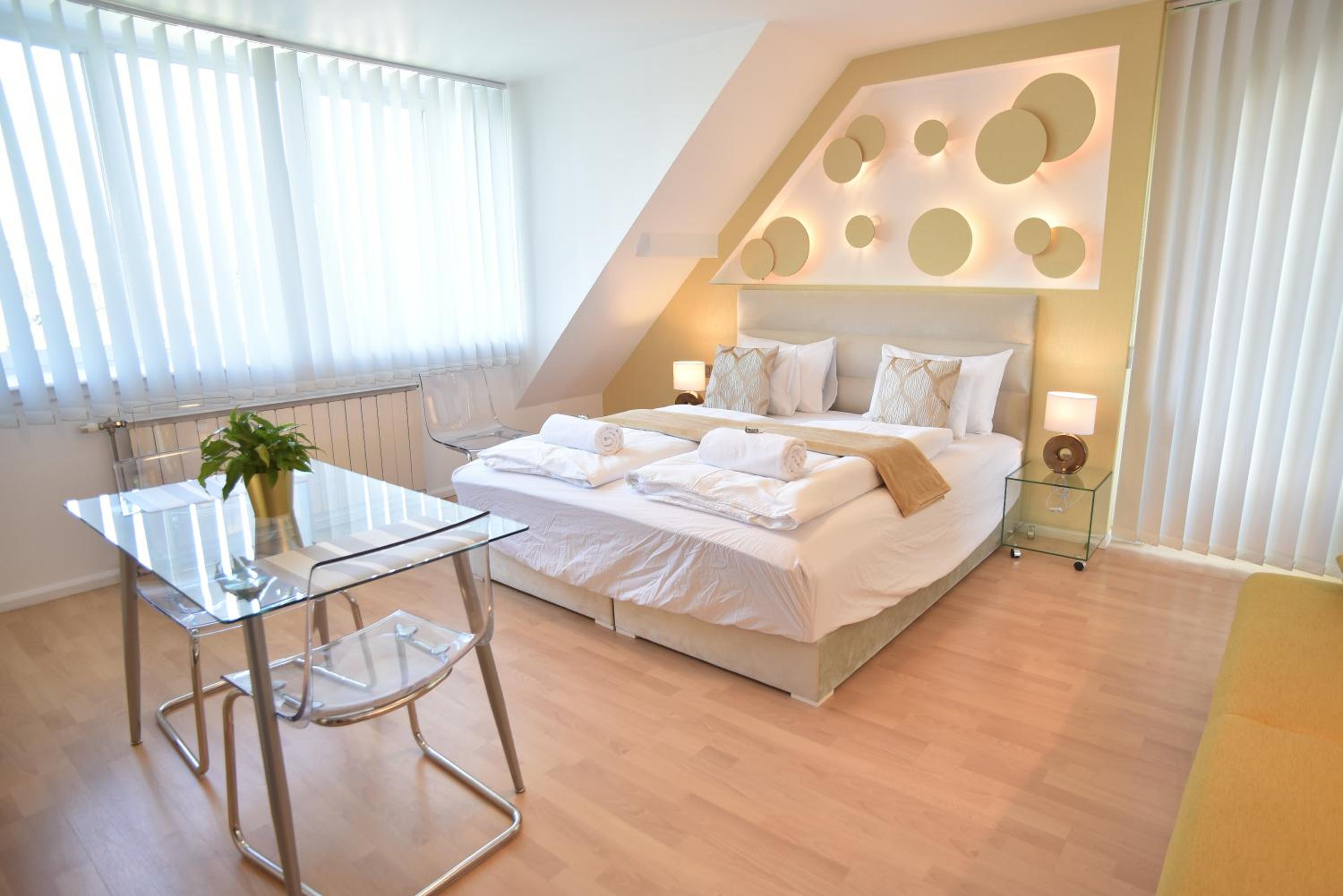 Hillside Premium Apartments
