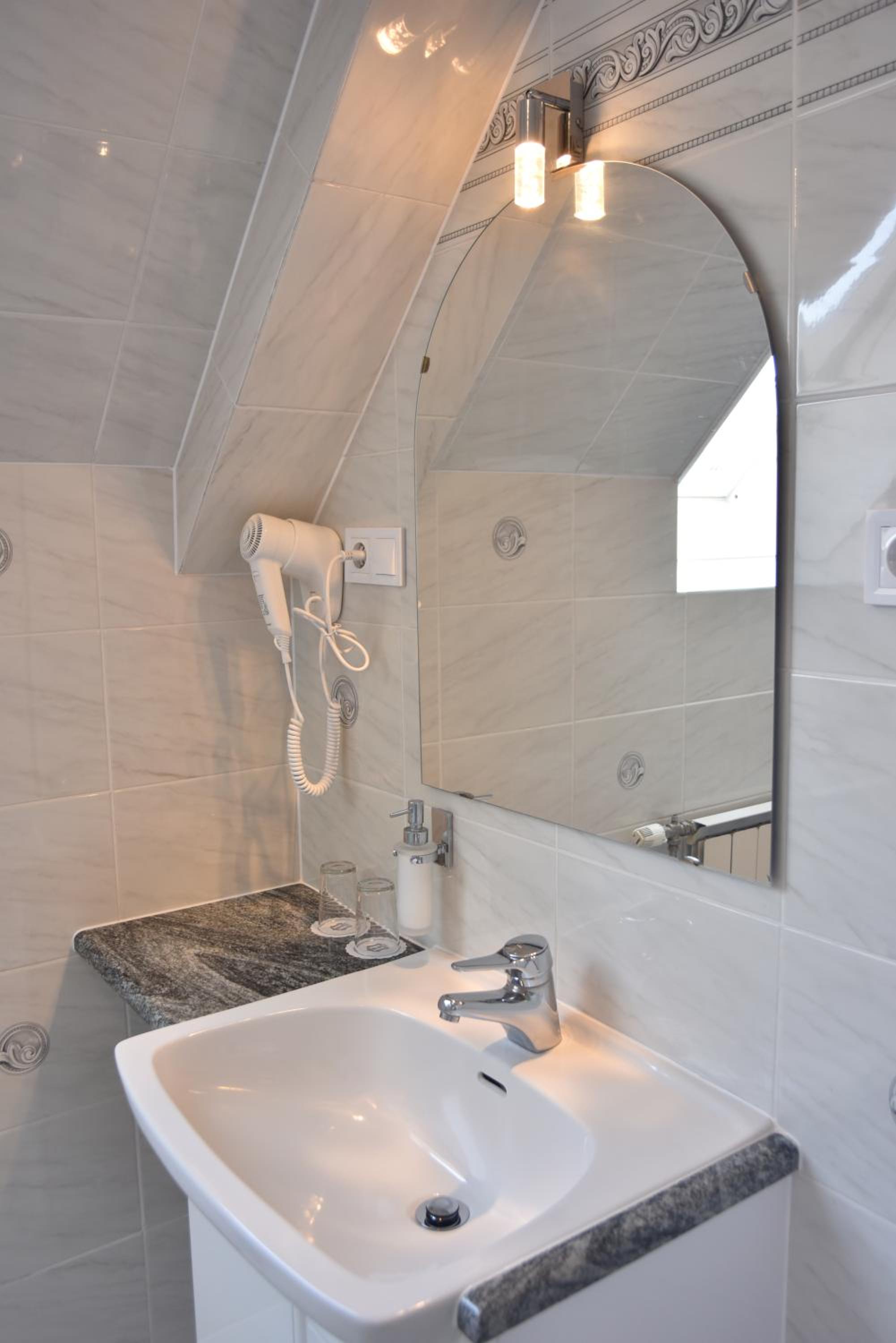 Hillside Premium Apartments