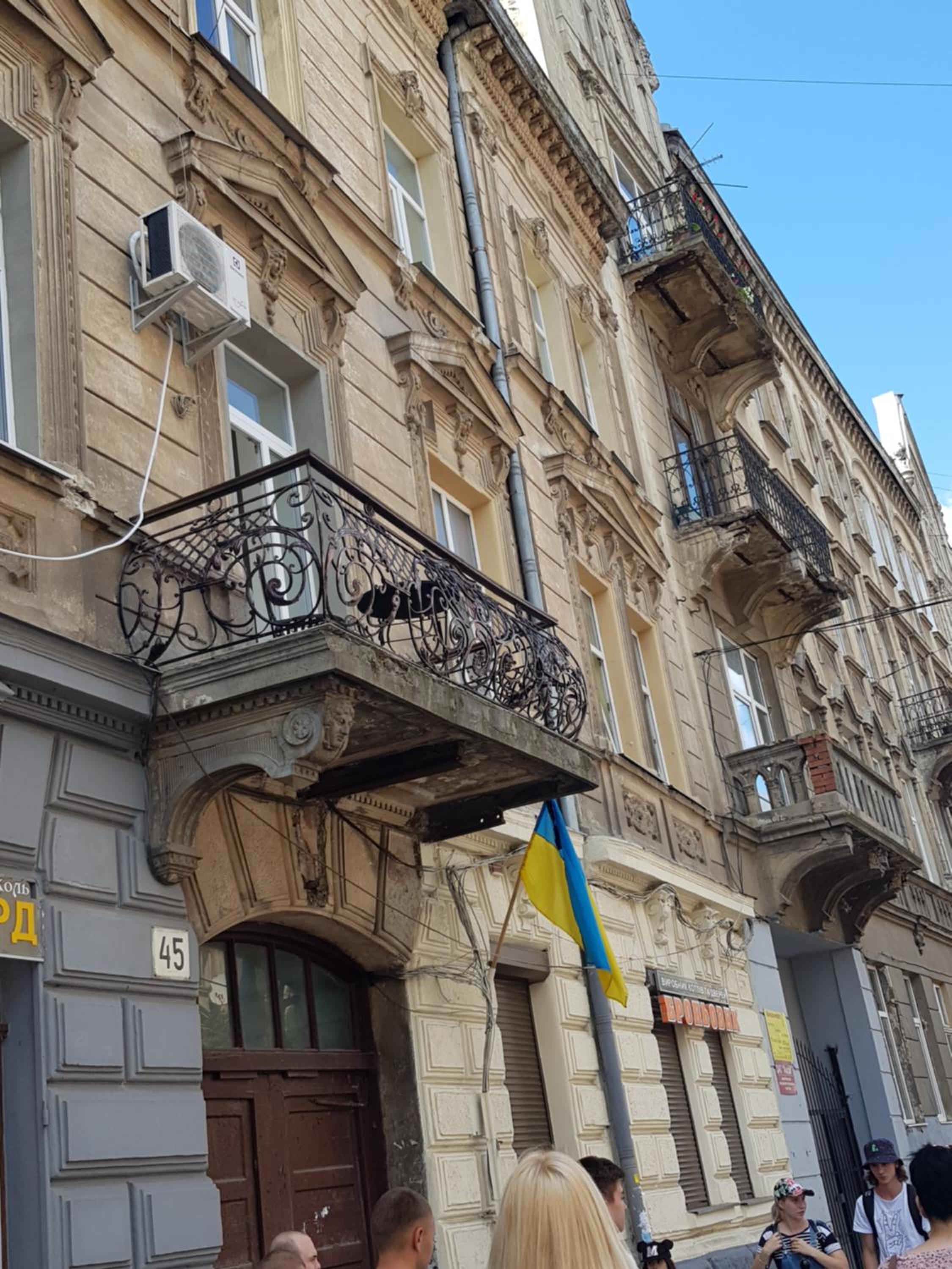 ViP apartment in ♥ of Lviv view 3
