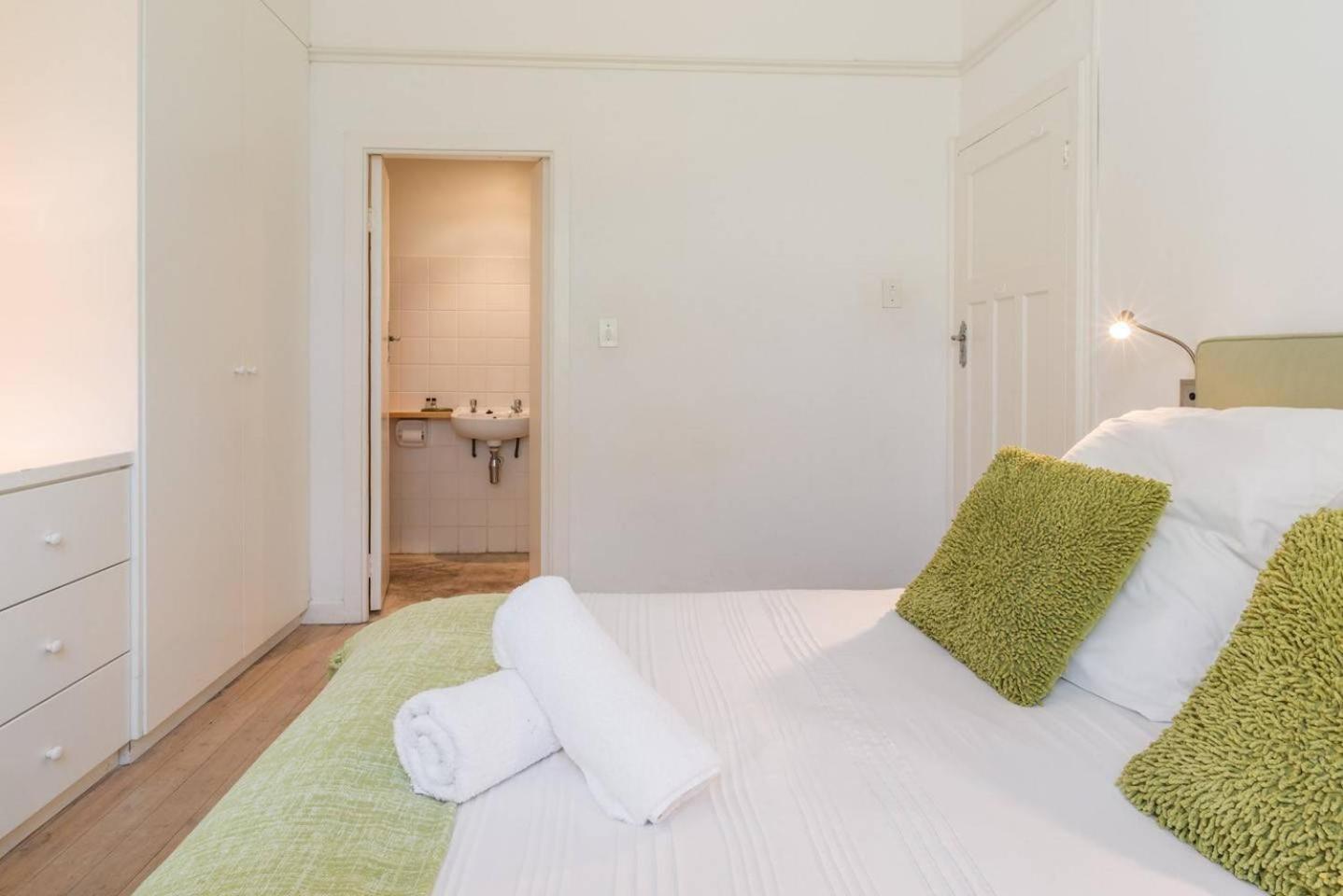 Seaside 2-Bedroom Apartment on Beach Road view 2
