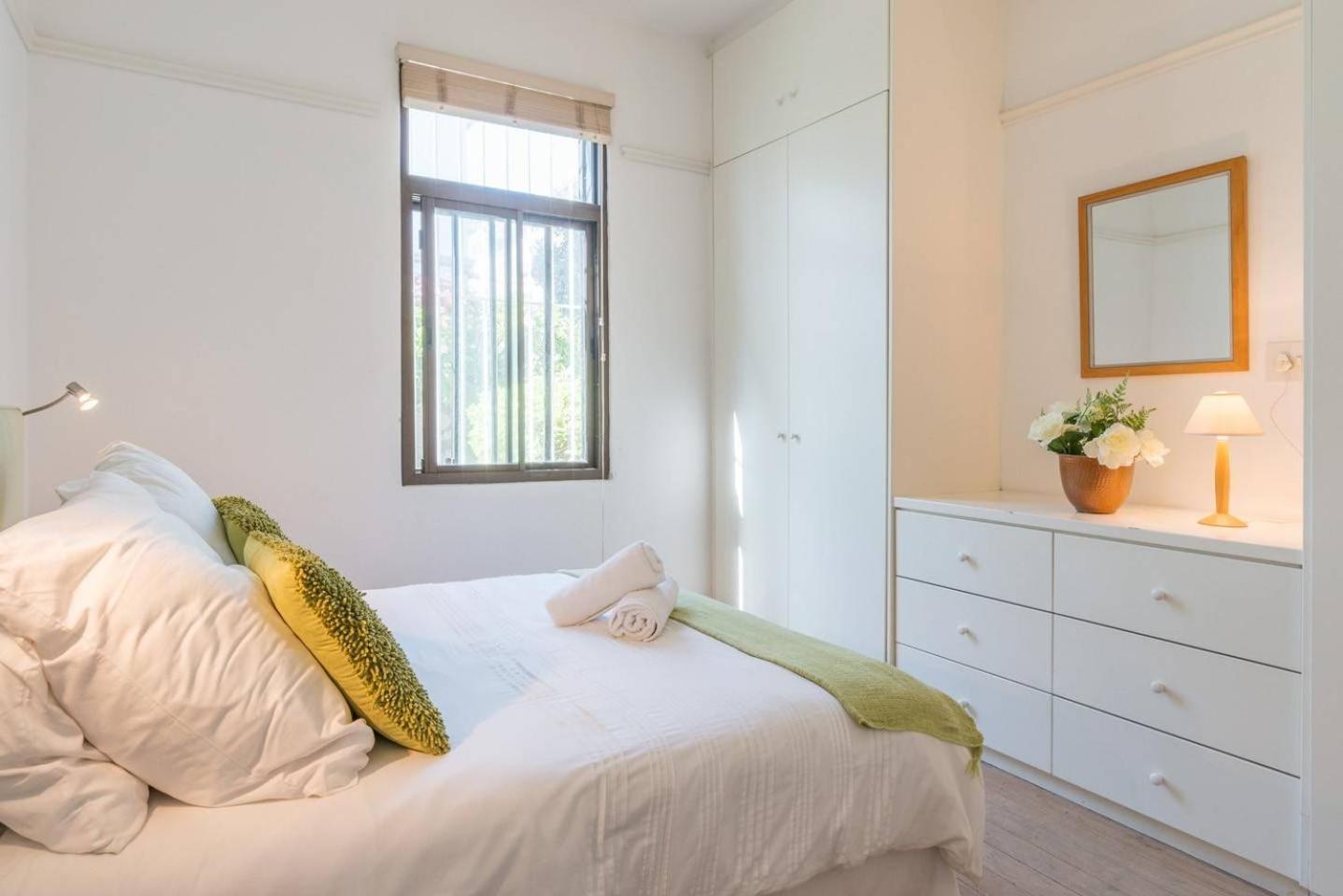 Seaside 2-Bedroom Apartment on Beach Road view 3