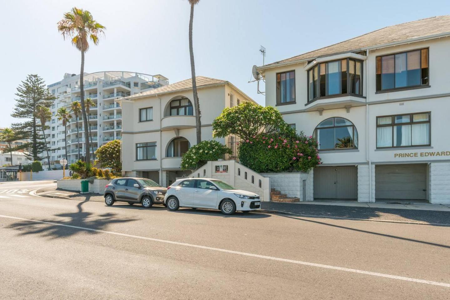 Seaside 2-Bedroom Apartment on Beach Road view 5