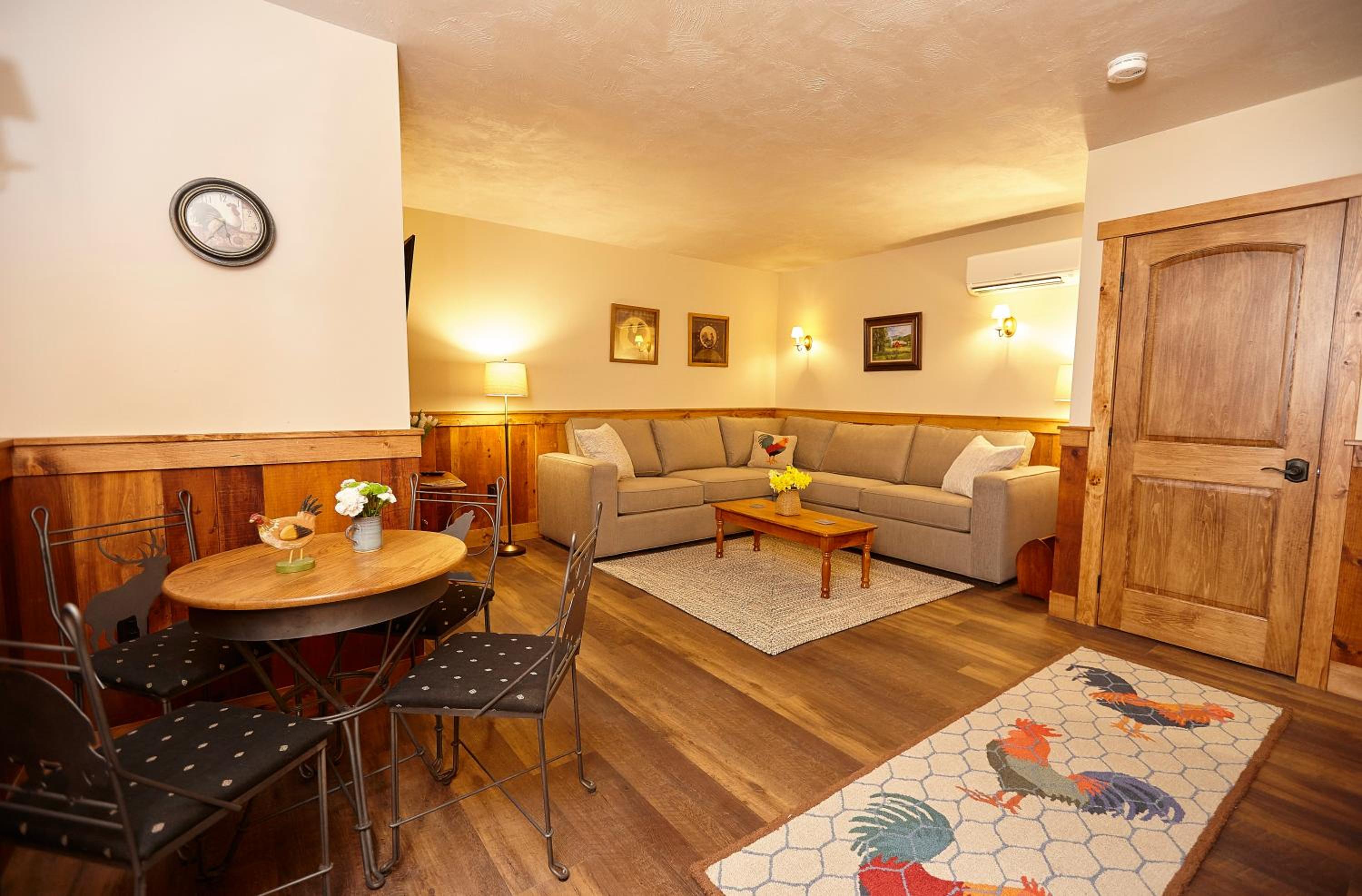 Seesaw's Lodge view 5