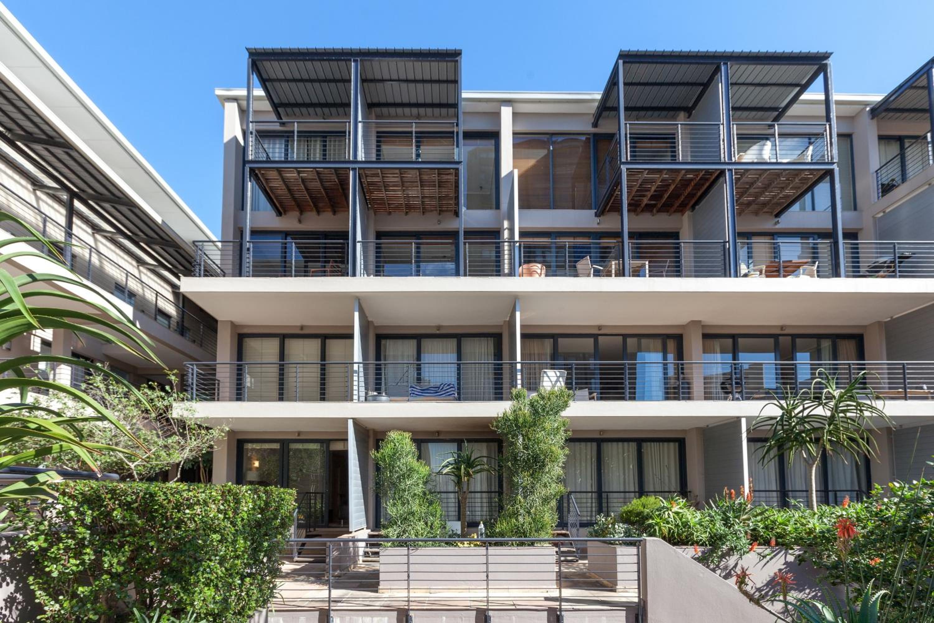 Adderley Terrace J10 by CTHA