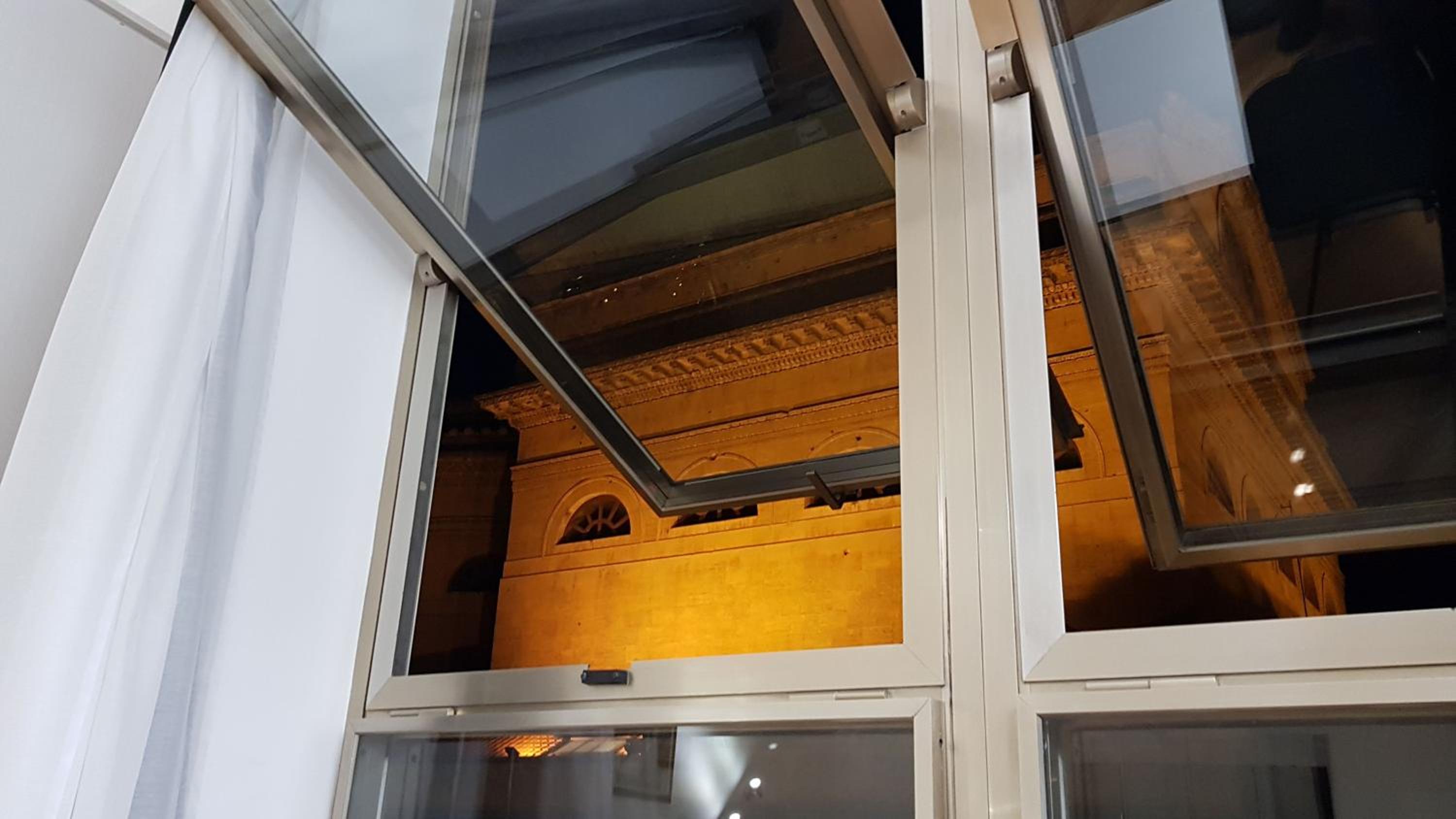 Opera House en Palermo — hotel room
