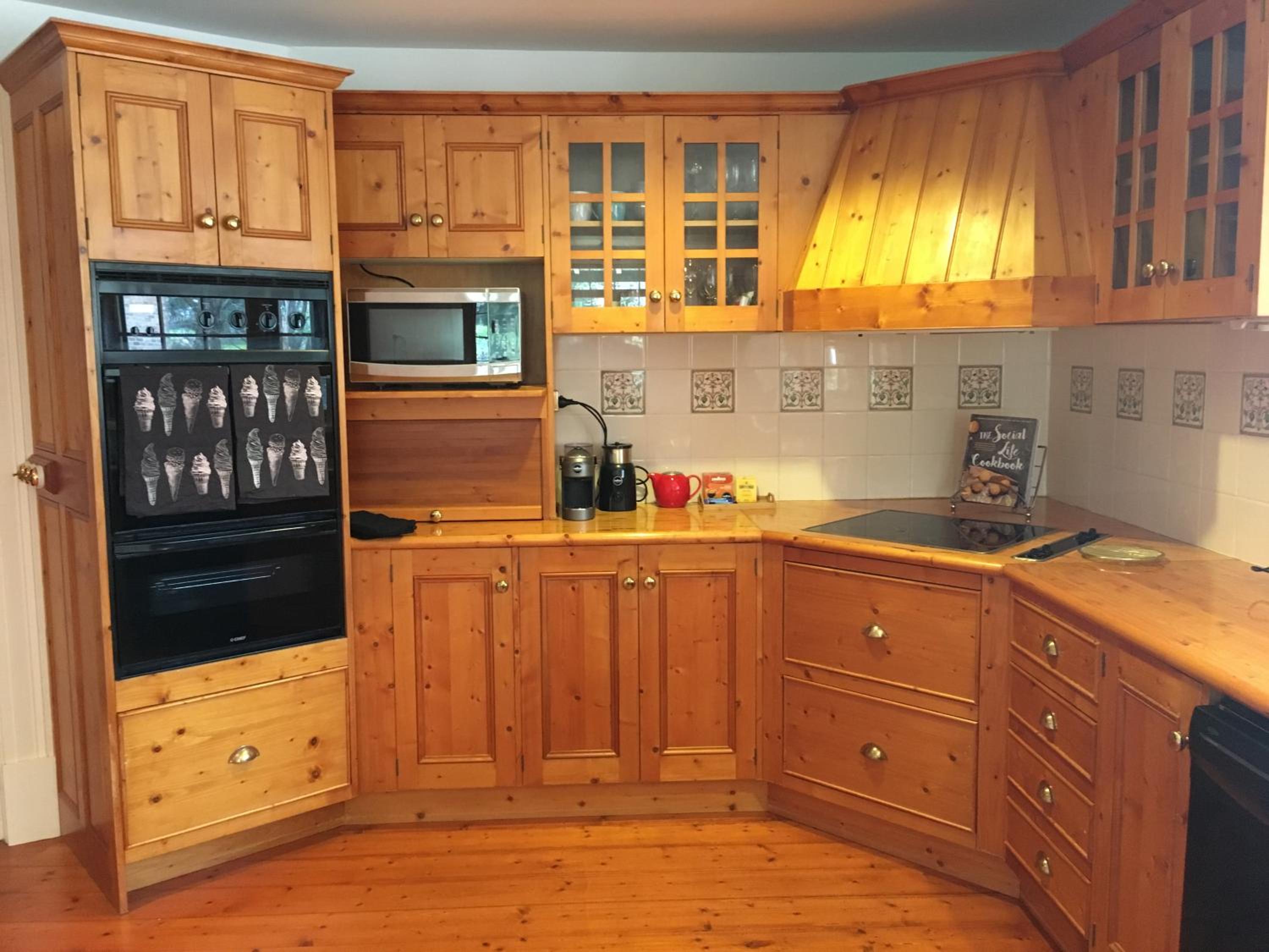 CLAYFIELD HOMESTEAD - rustic country accommodation