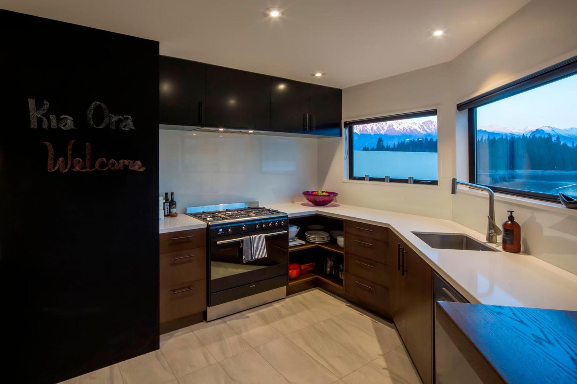21 Lakefront by Amazing Accom view 3