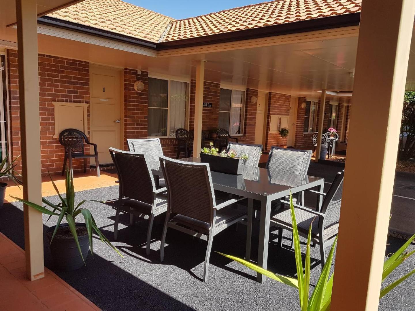 Cotswold Motor Inn