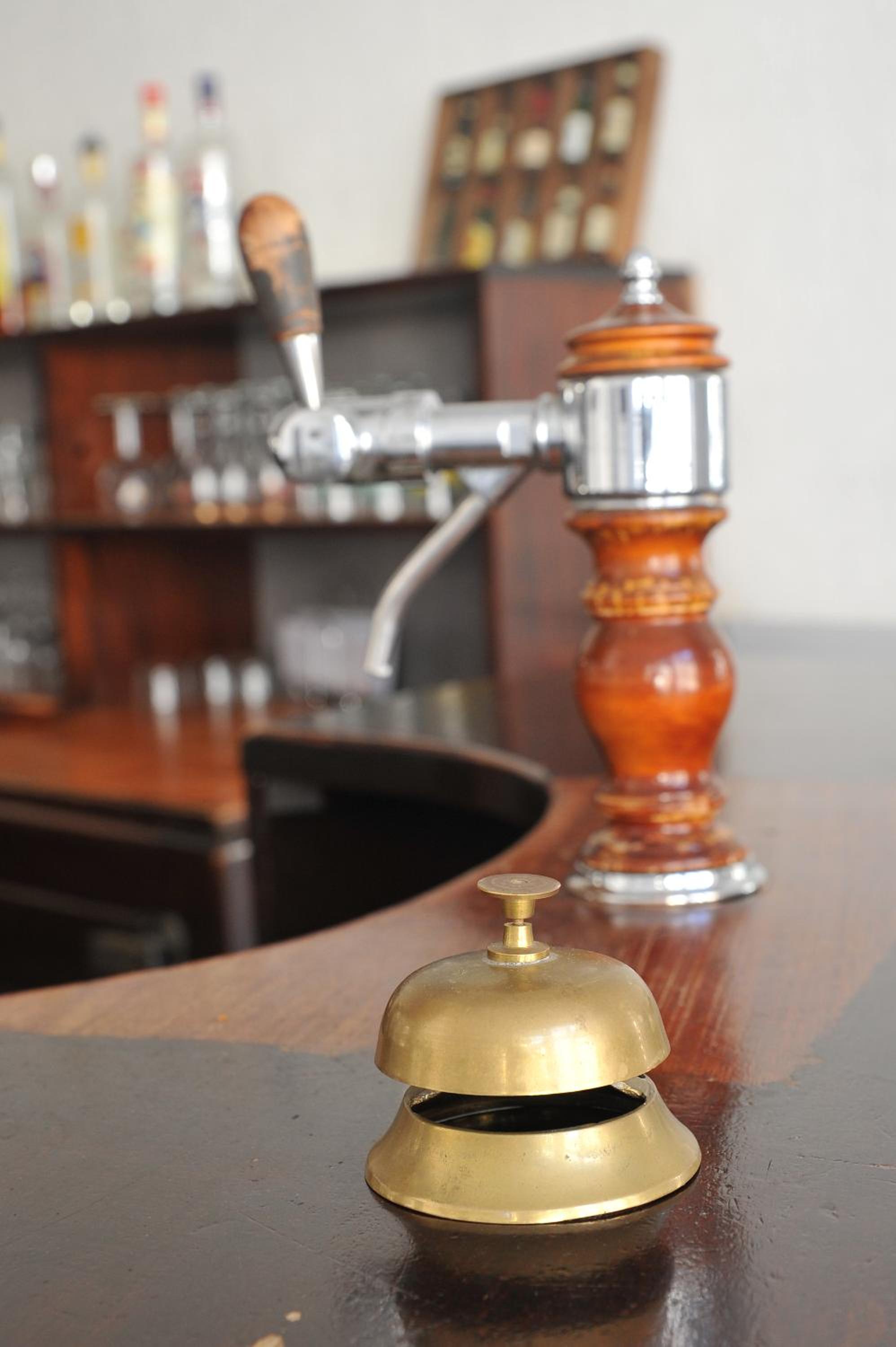 bar