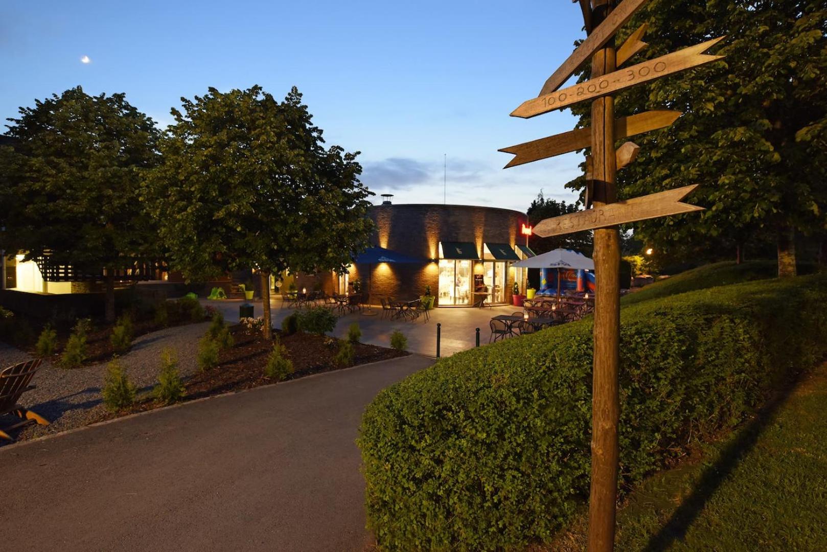 Hotel Mont-Des-Pins Domaine de Vacances, Vakantiedomein Dennenheuvel - Image 1