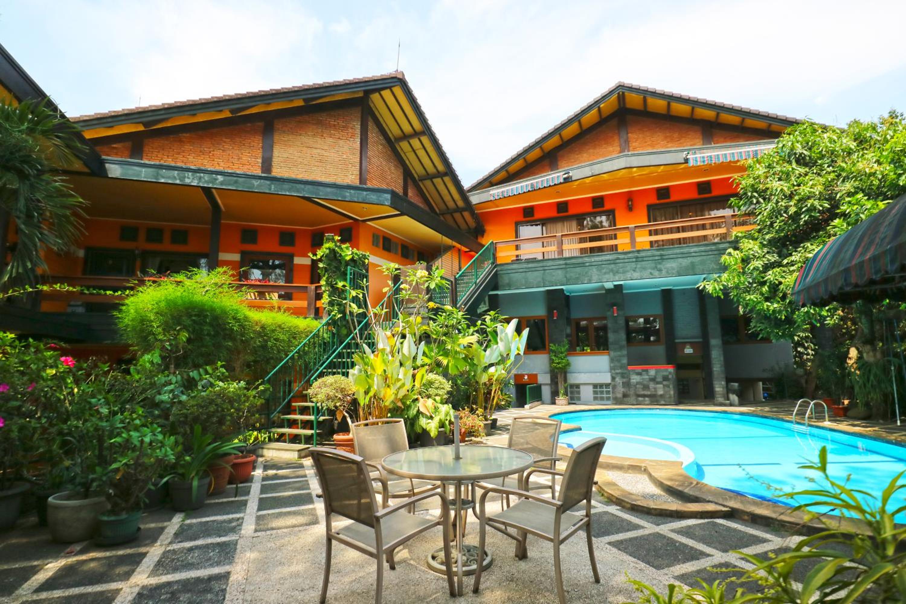 Hotel Kulem Cisitu - Image 1