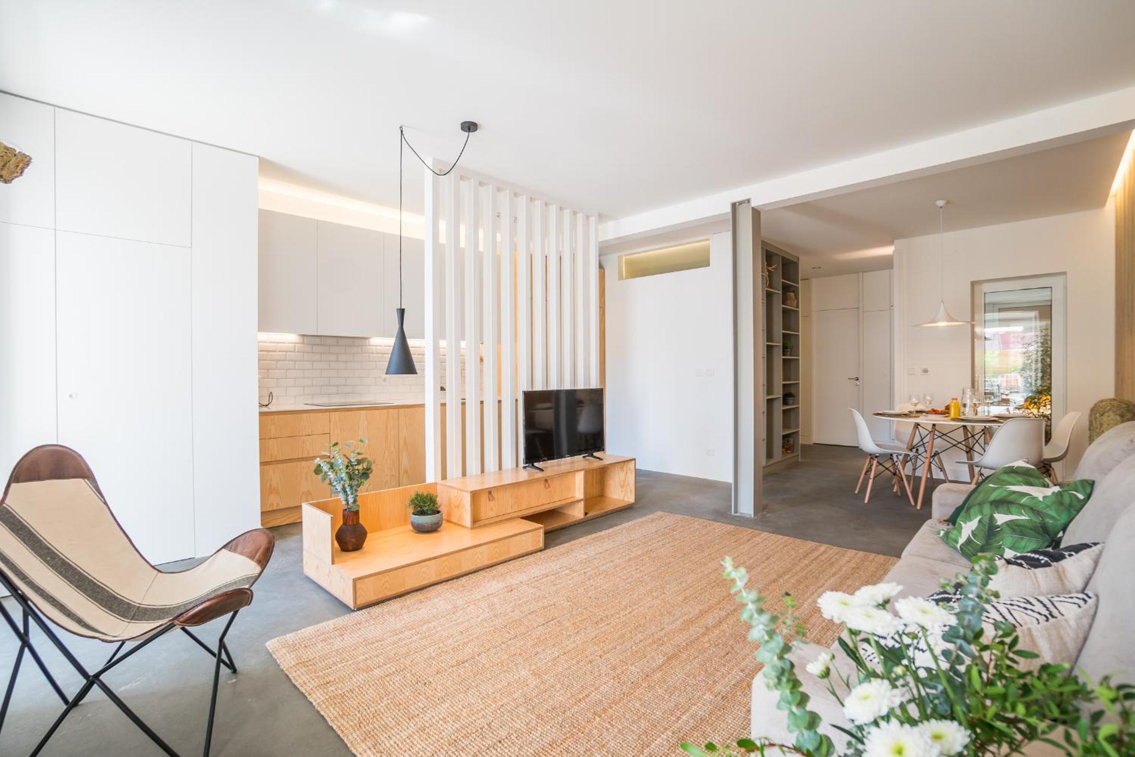 Wood Wall & Garden Apartment view 5