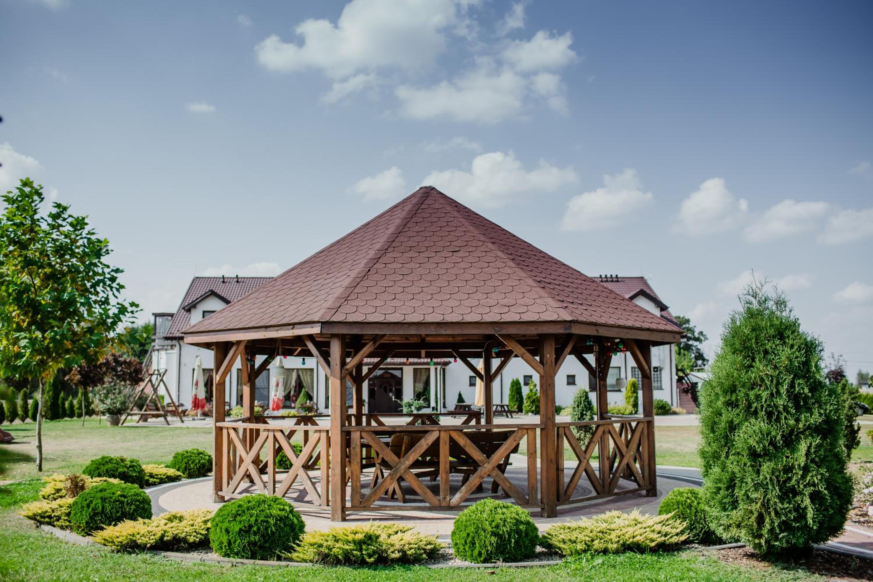GOŚCINIEC ZACISZE - pokoje & restauracja blisko A2 Dąbie - Uniejów
