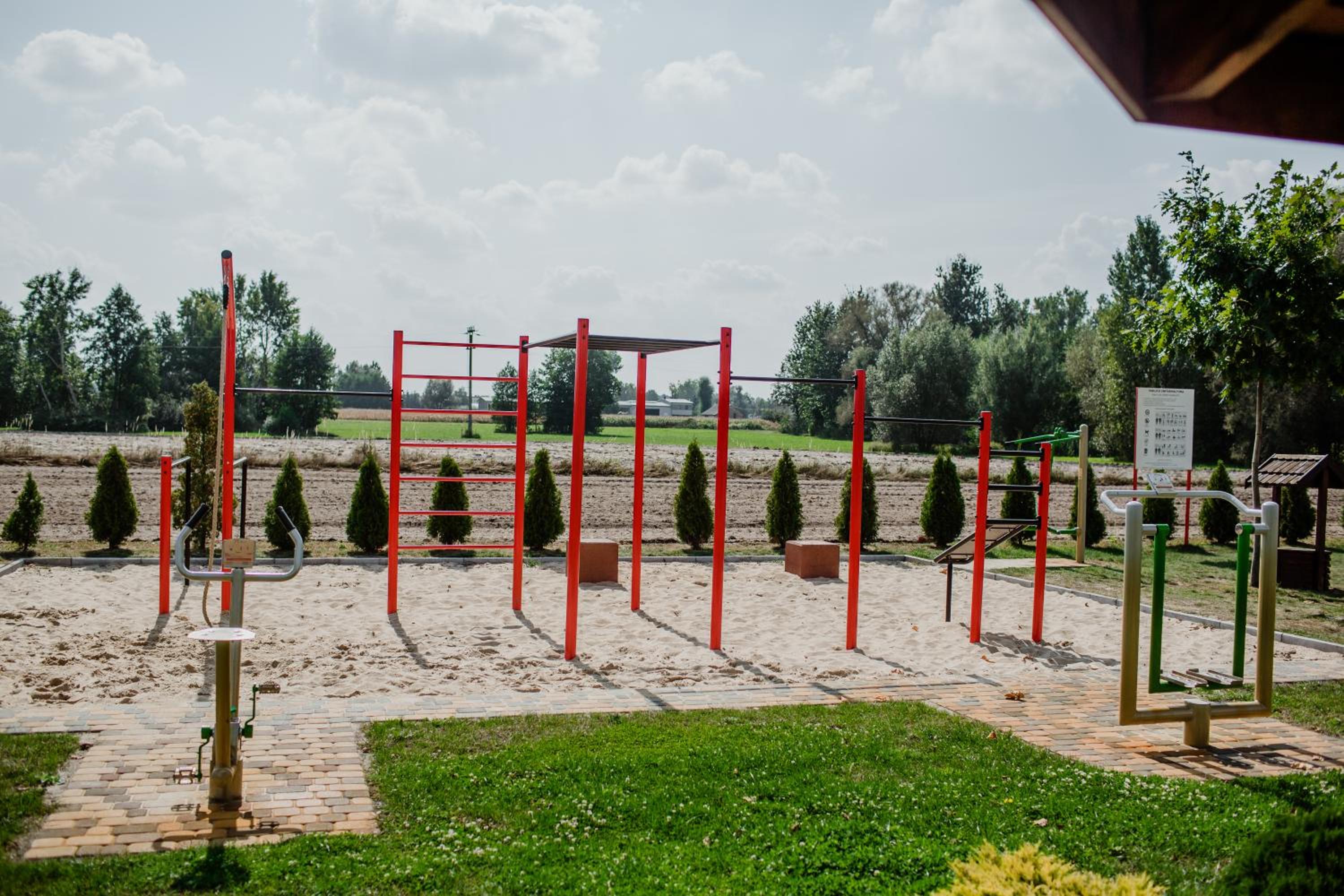 GOŚCINIEC ZACISZE - pokoje & restauracja blisko A2 Dąbie - Uniejów