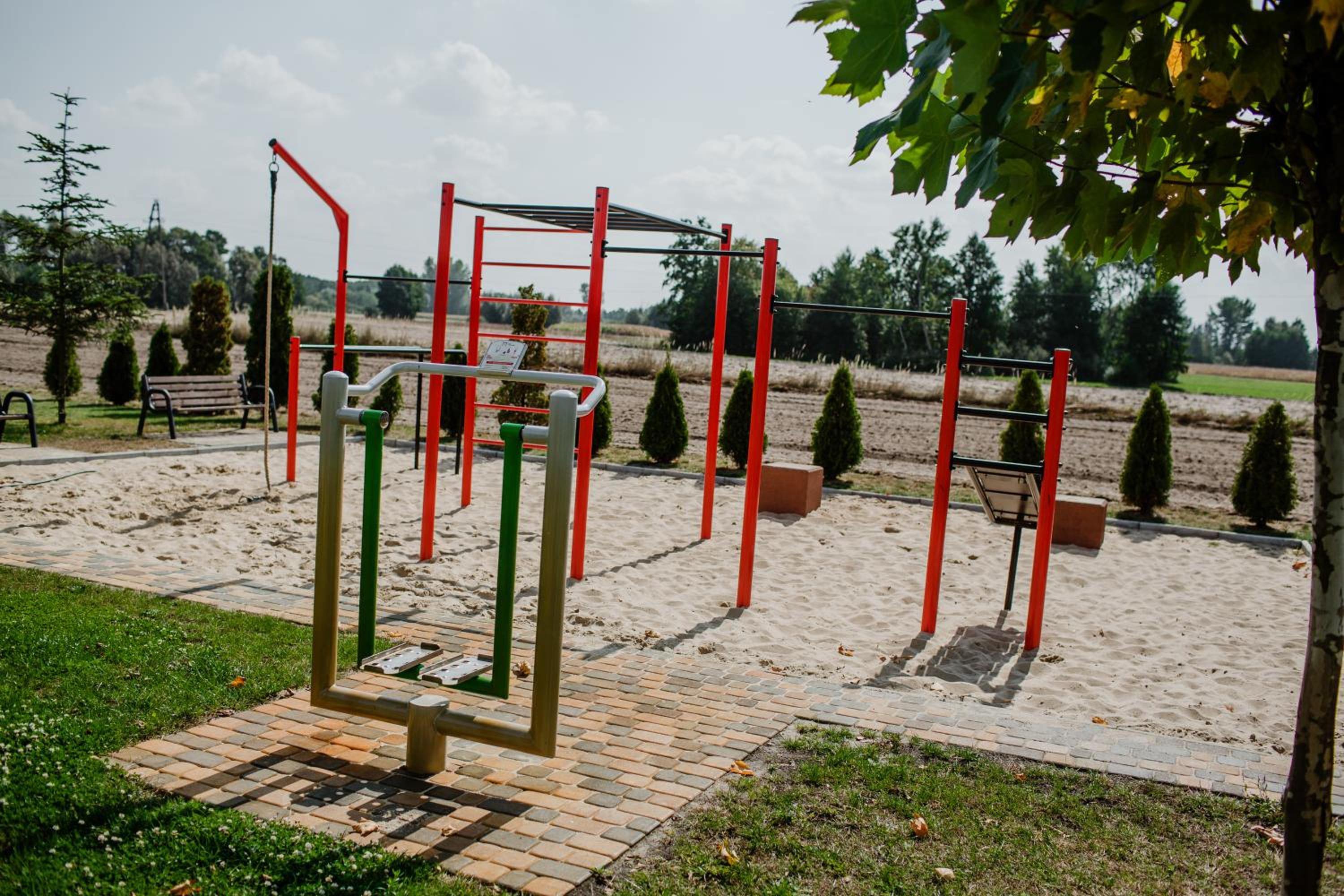 GOŚCINIEC ZACISZE - pokoje & restauracja blisko A2 Dąbie - Uniejów