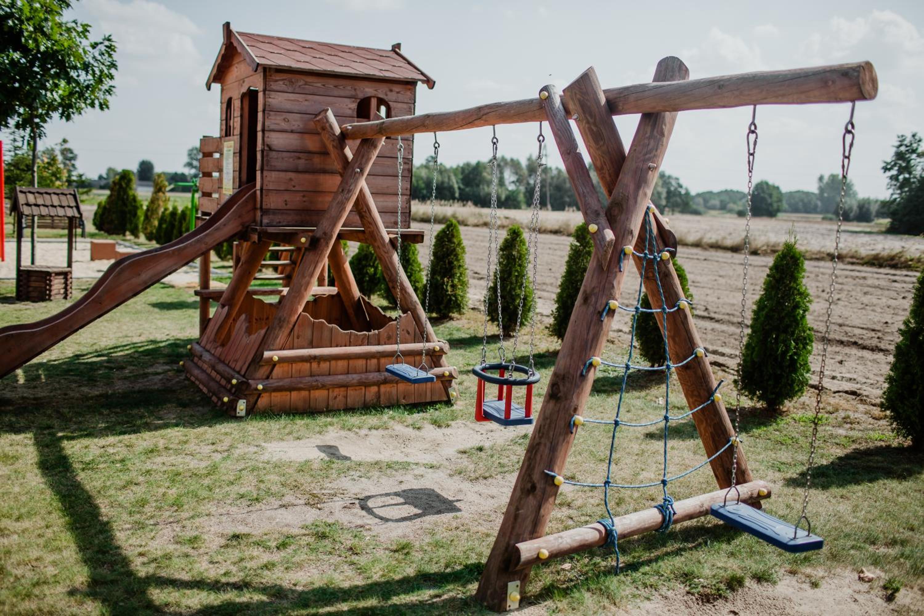 GOŚCINIEC ZACISZE - pokoje & restauracja blisko A2 Dąbie - Uniejów