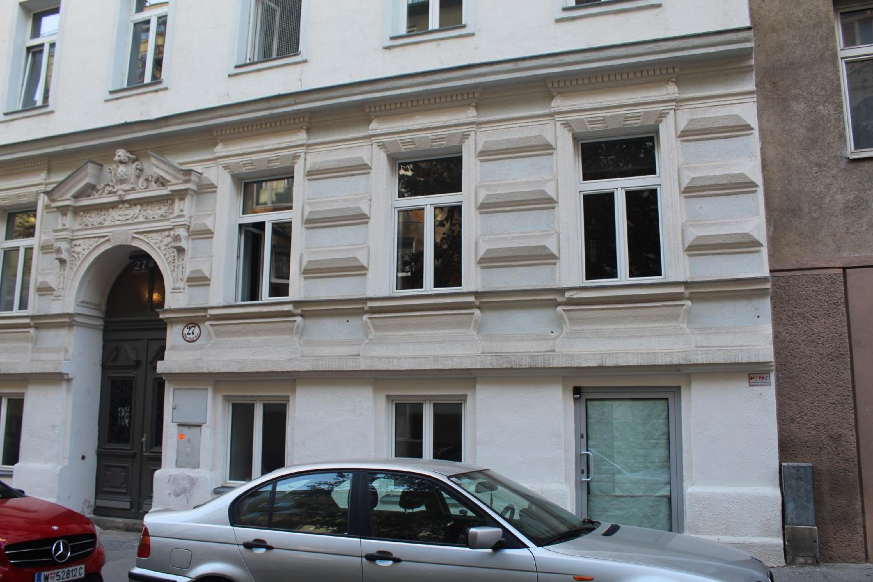 Central Vienna Apartment with unique 40m2 city garden & self check in