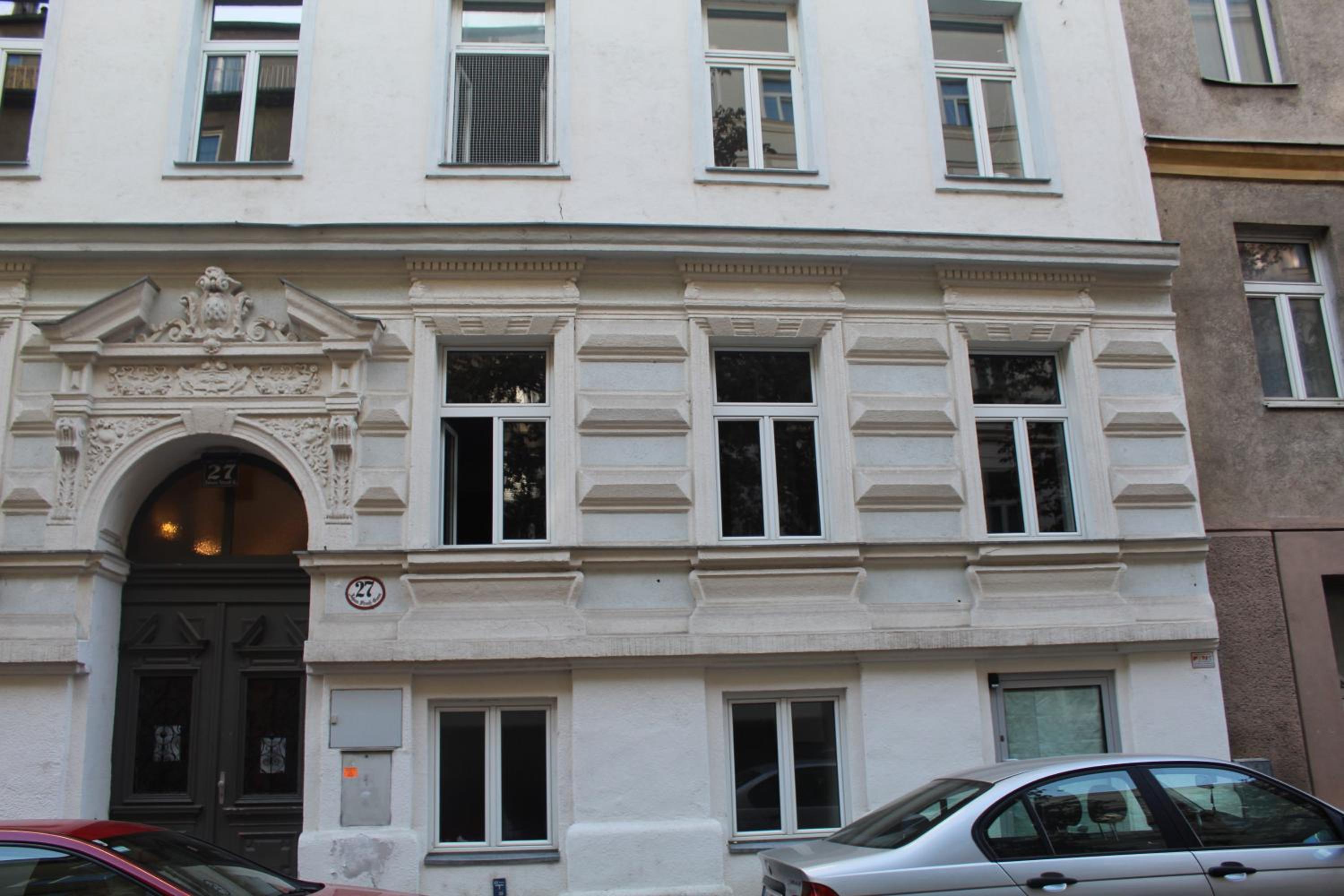 Central Vienna Apartment with unique 40m2 city garden & self check in