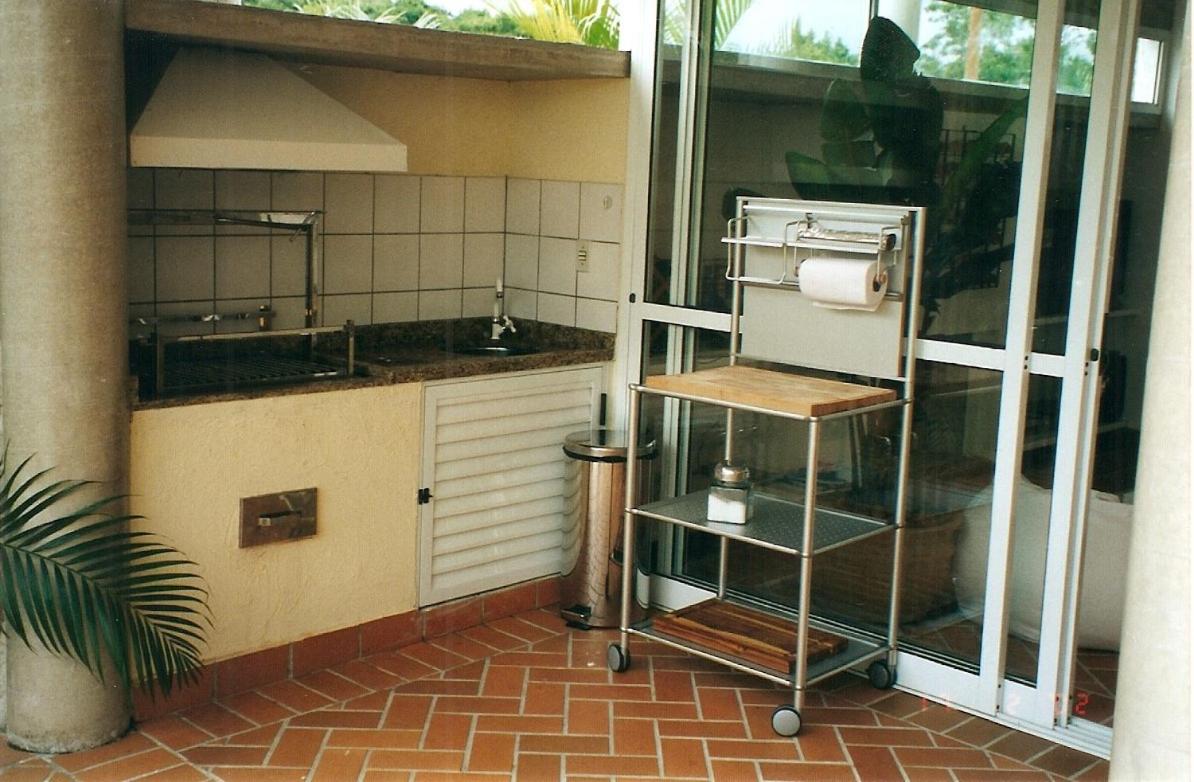 Casa em condomínio fechado de frente para o mar e ao lado do rio