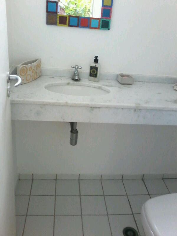 Casa em condomínio fechado de frente para o mar e ao lado do rio