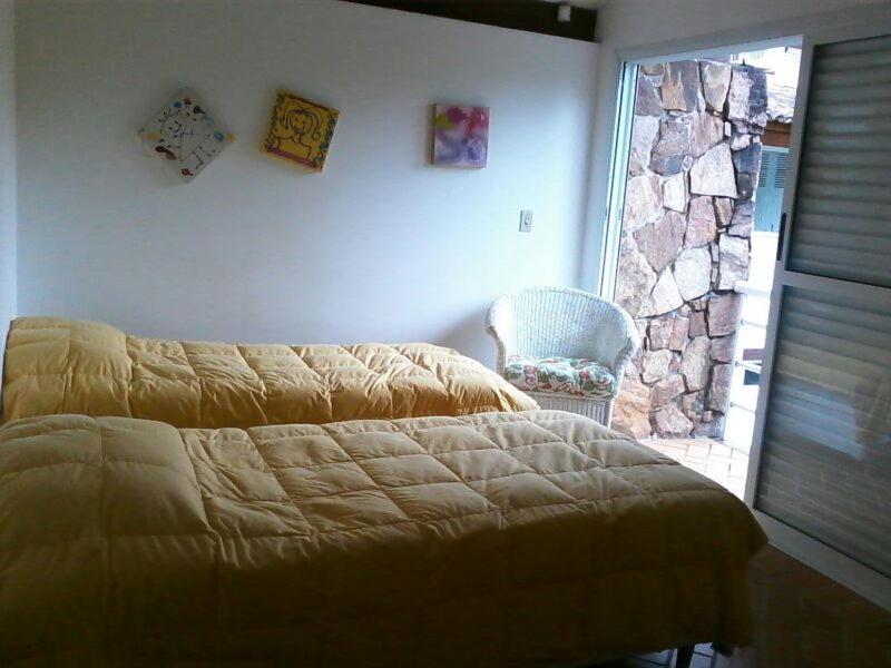 Casa em condomínio fechado de frente para o mar e ao lado do rio