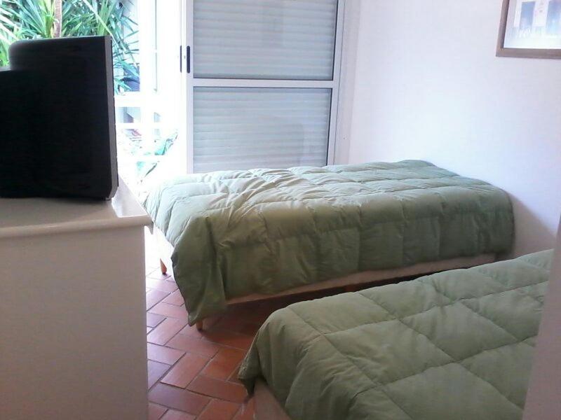 Casa em condomínio fechado de frente para o mar e ao lado do rio