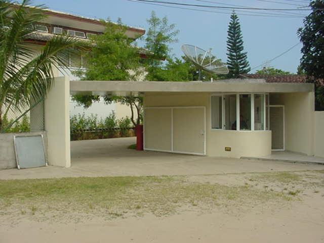 Casa em condomínio fechado de frente para o mar e ao lado do rio