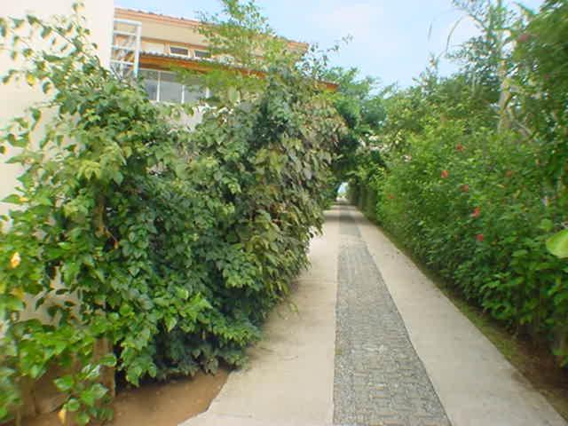 Casa em condomínio fechado de frente para o mar e ao lado do rio