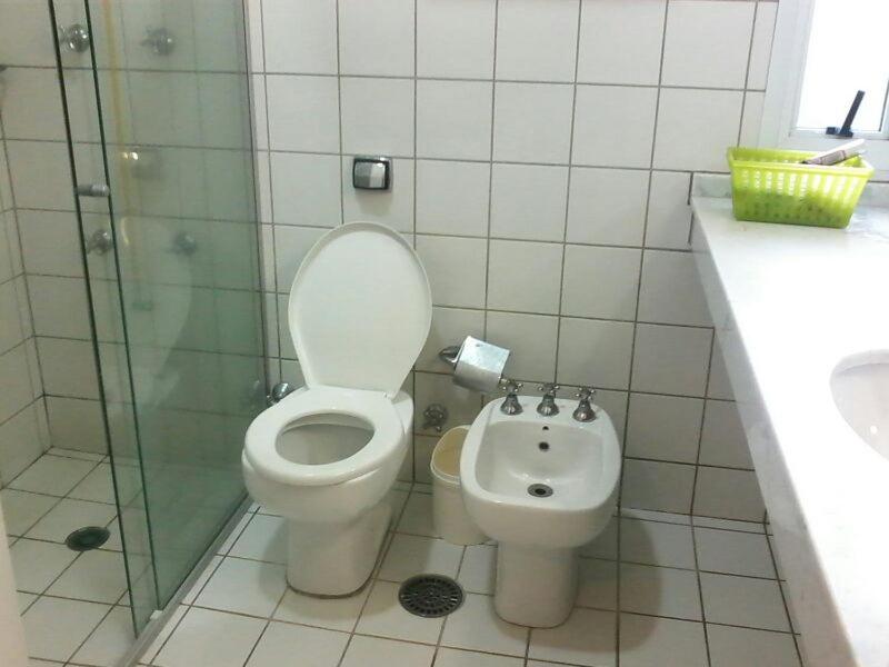 Casa em condomínio fechado de frente para o mar e ao lado do rio