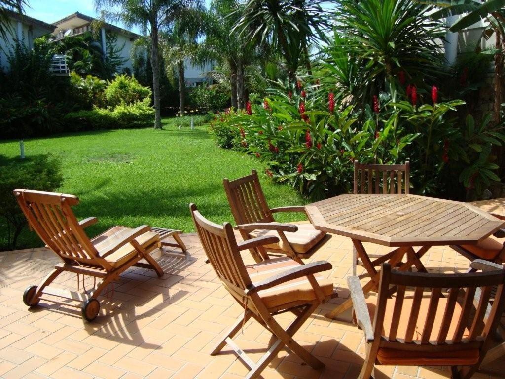 Casa em condomínio fechado de frente para o mar e ao lado do rio