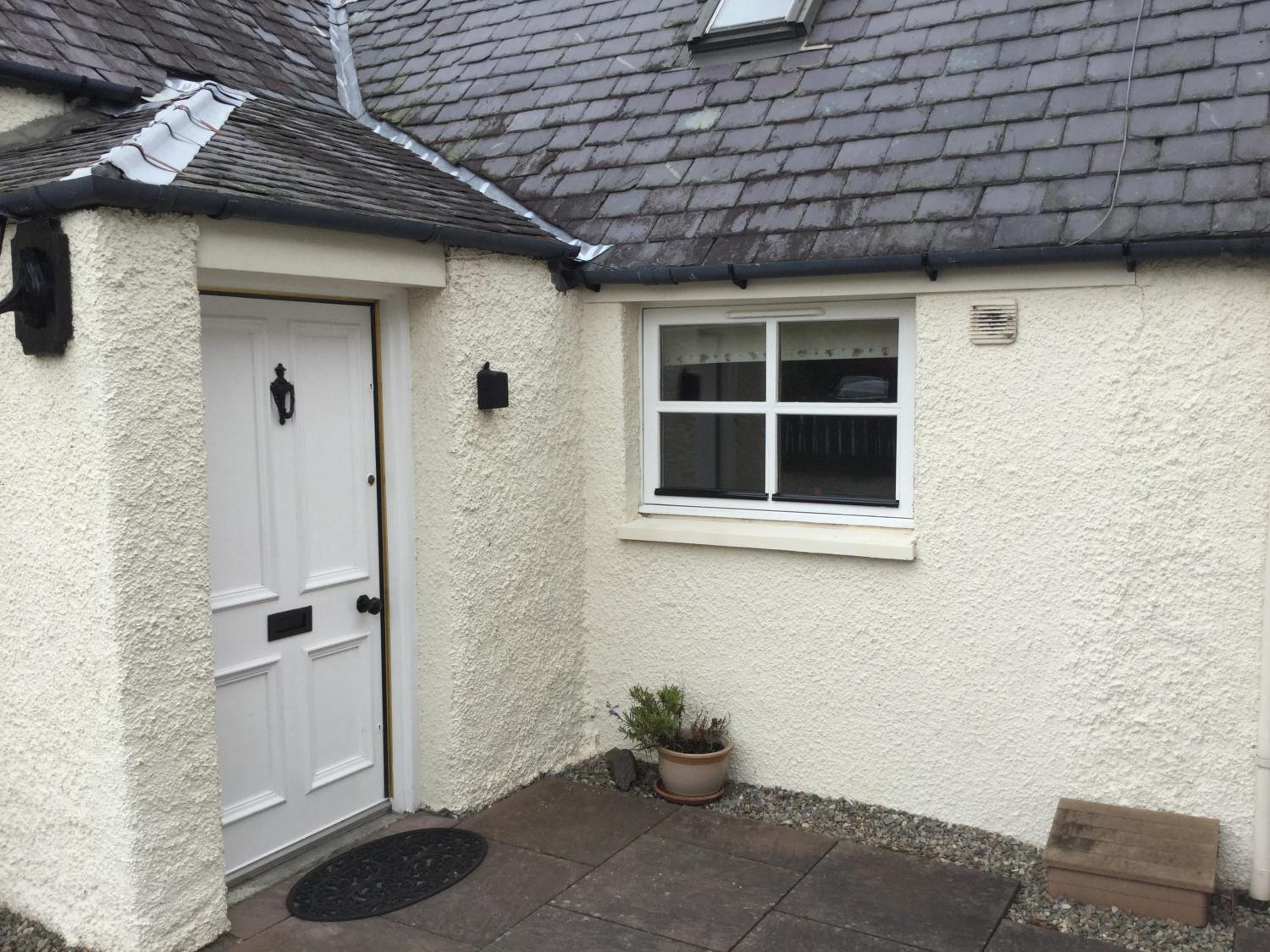Three-Bedroom Old Cottage Free Parking