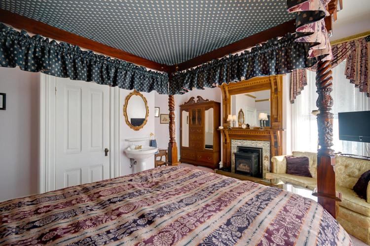 Amethyst Inn
