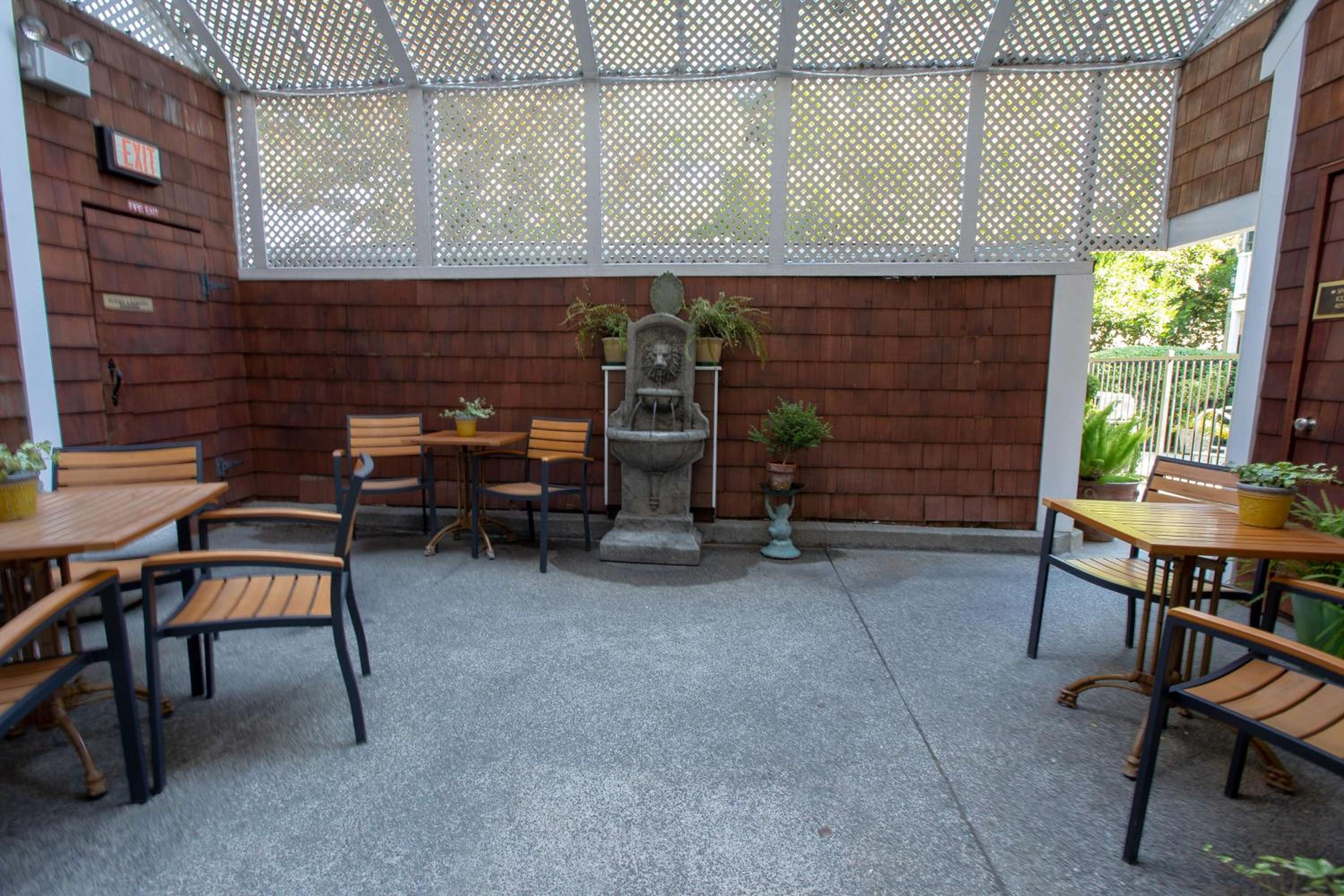 Maui Vacations - Elm House Inn - Property Image 16