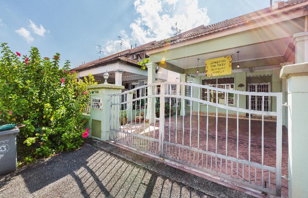 Homestay Rini Zikry photo 1