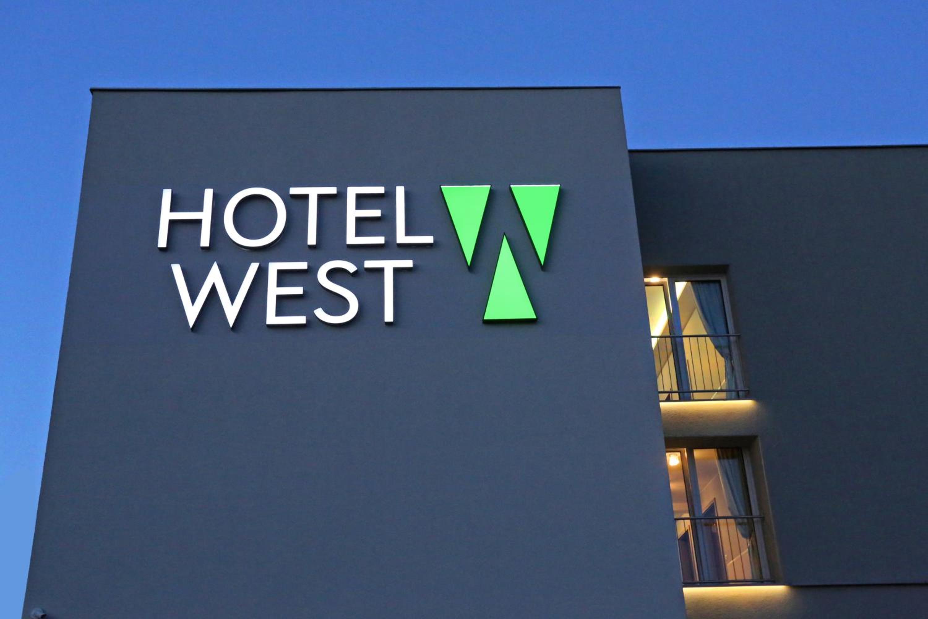 Poznań West Hotel - Airport - Image 2