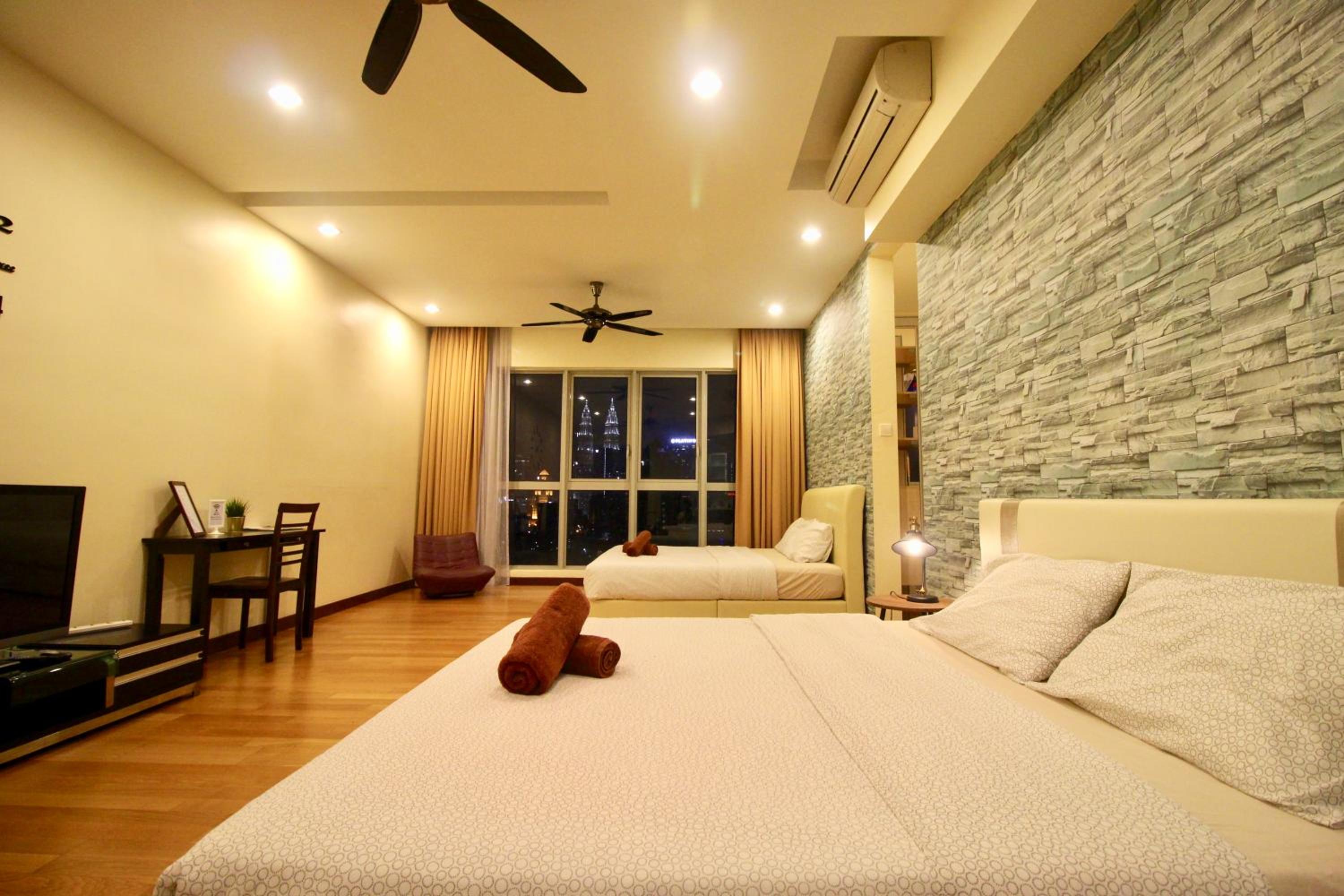✦Time & Traveller✦Regalia Suites and Residence✦KLCC view Infinity Pool✦双子塔无边泳池