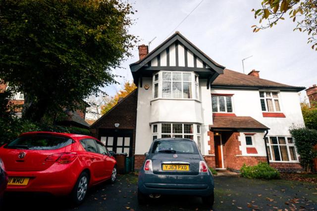 Westmorland - 4 Bedroom House - FREE Parking for up to 7 Cars - Walking distance to QMC and University - Ideal for Contractors and Large Groups