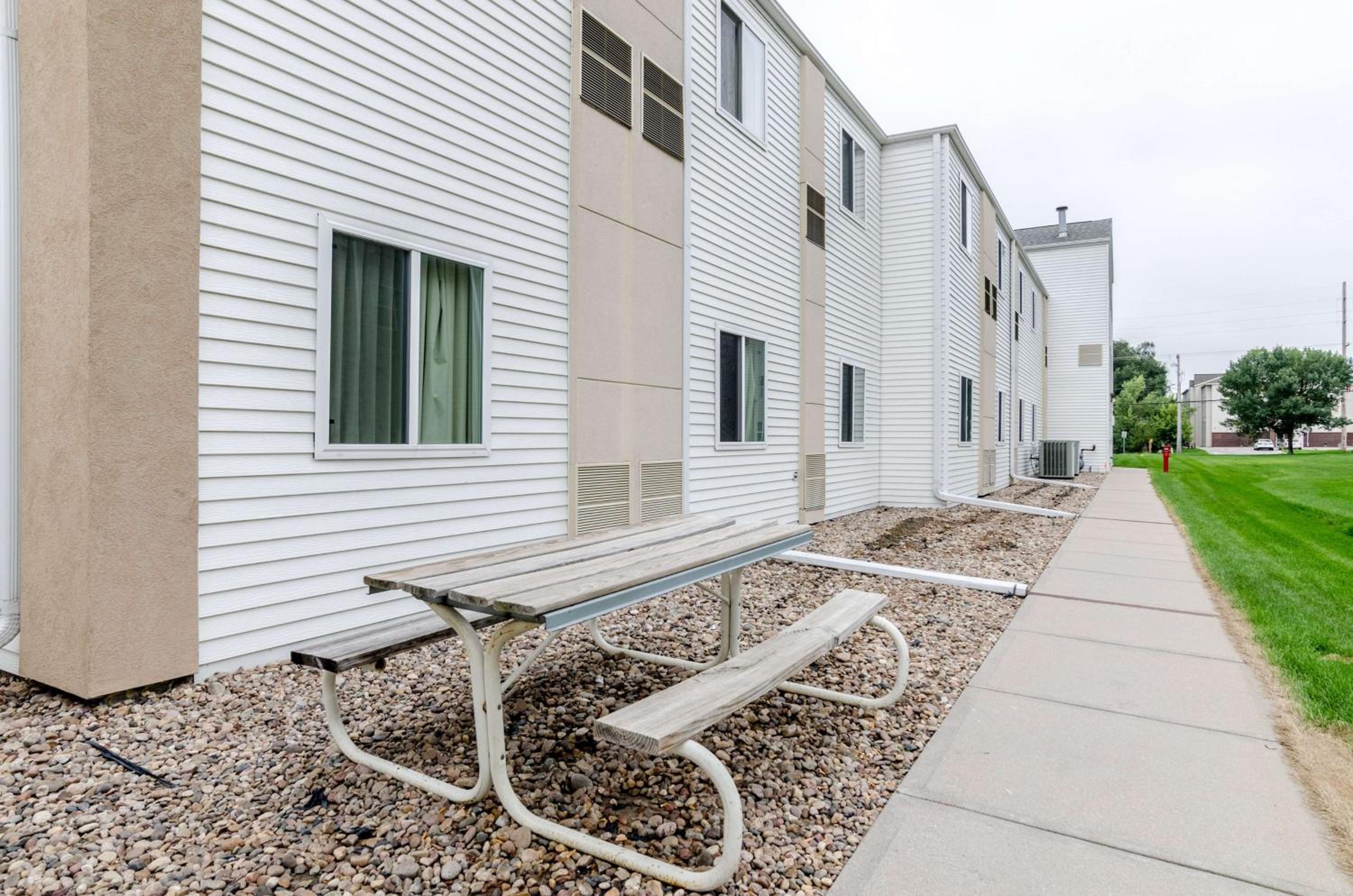 Kearney Vacations - Motel 6-Kearney, NE - Property Image 5