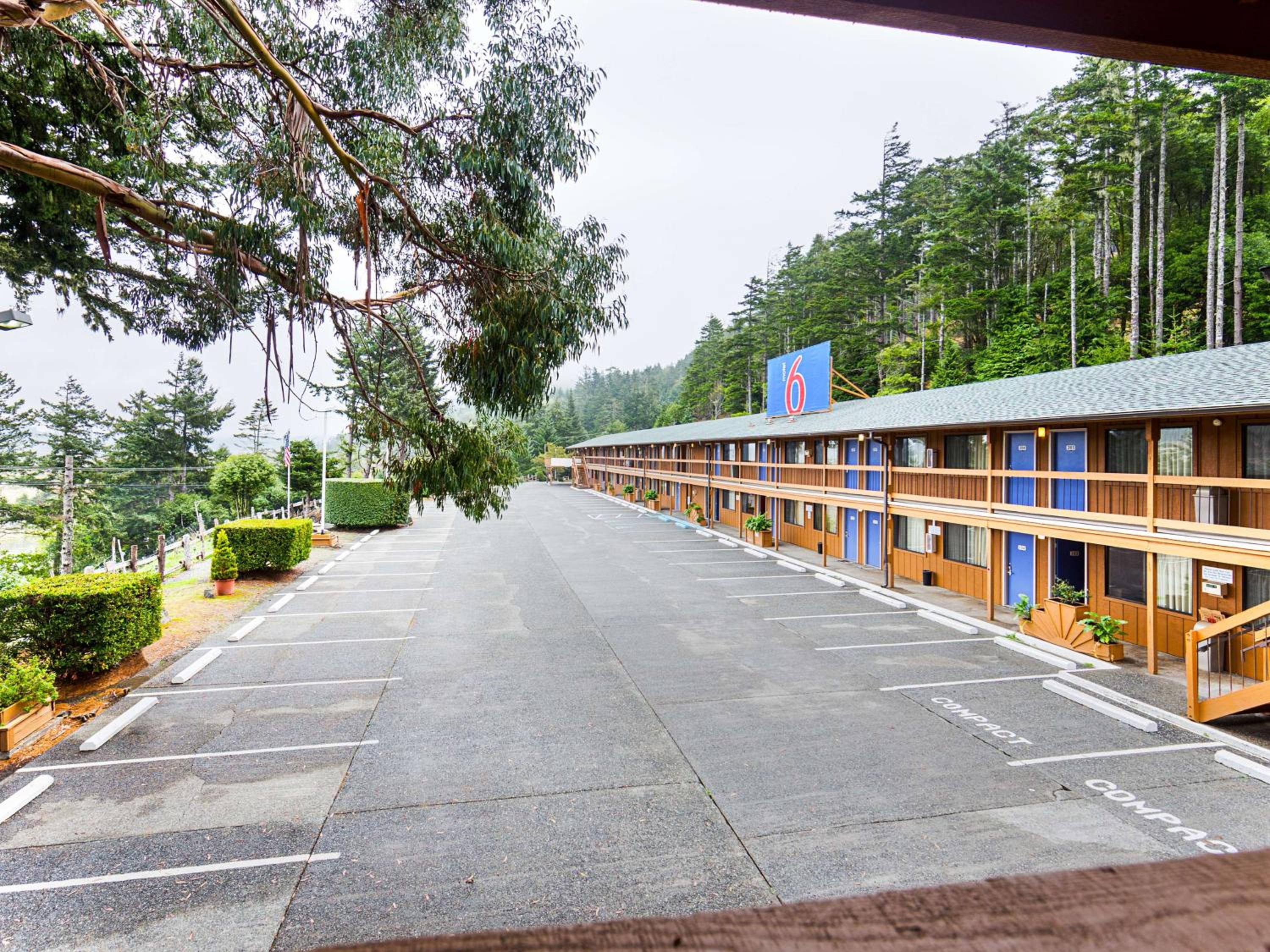 Motel 6 Gold Beach view 5