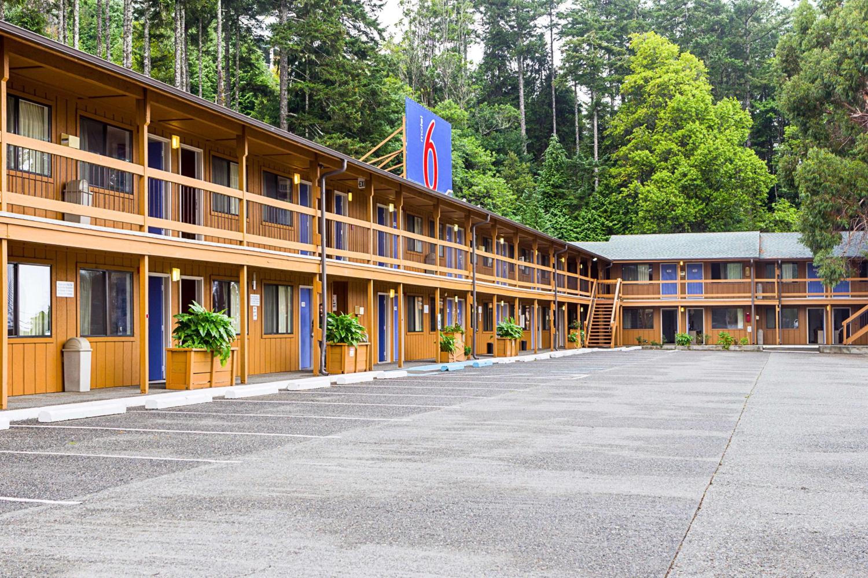 Motel 6 Gold Beach view 3