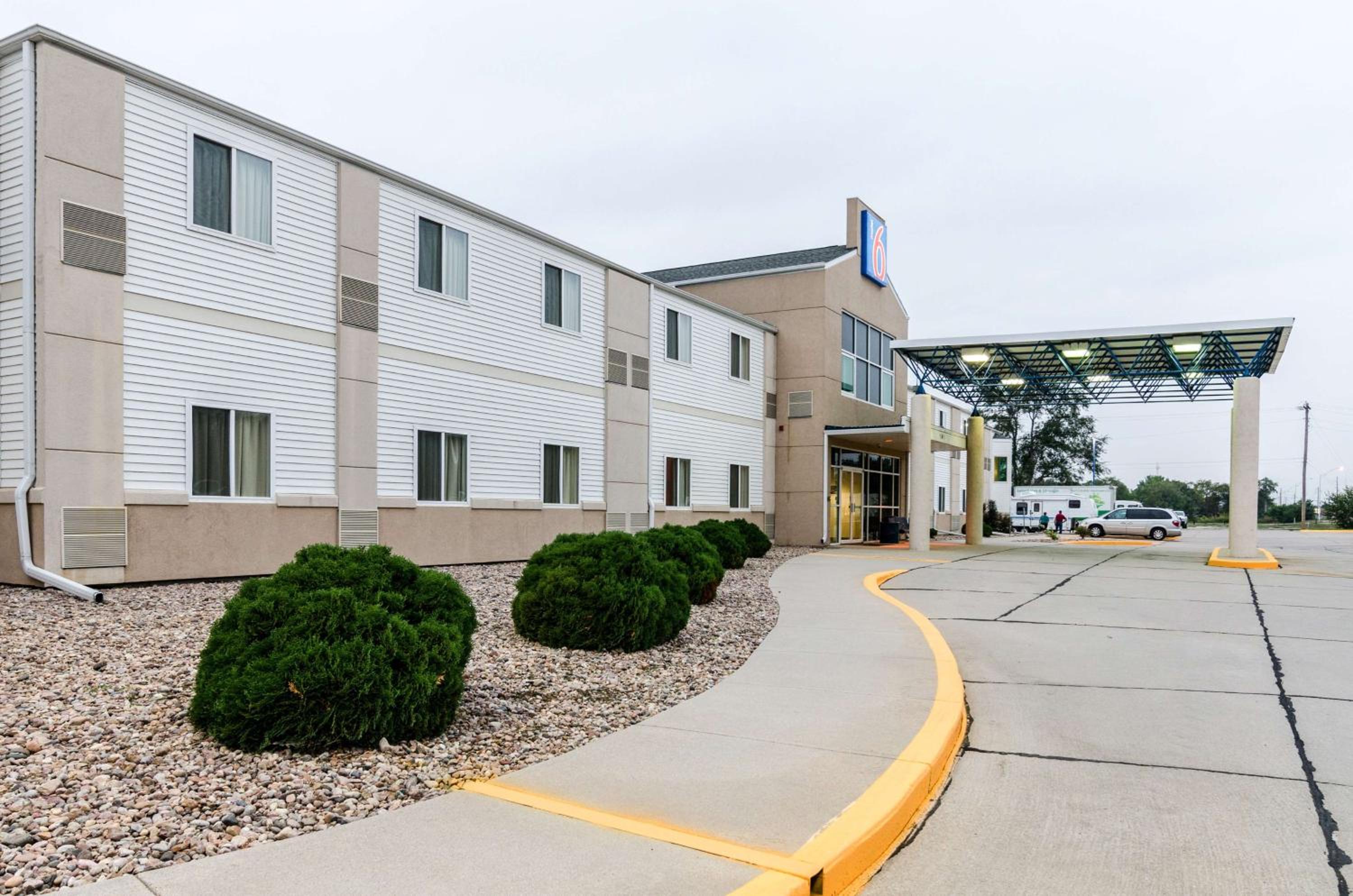 Kearney Vacations - Motel 6-Kearney, NE - Property Image 3