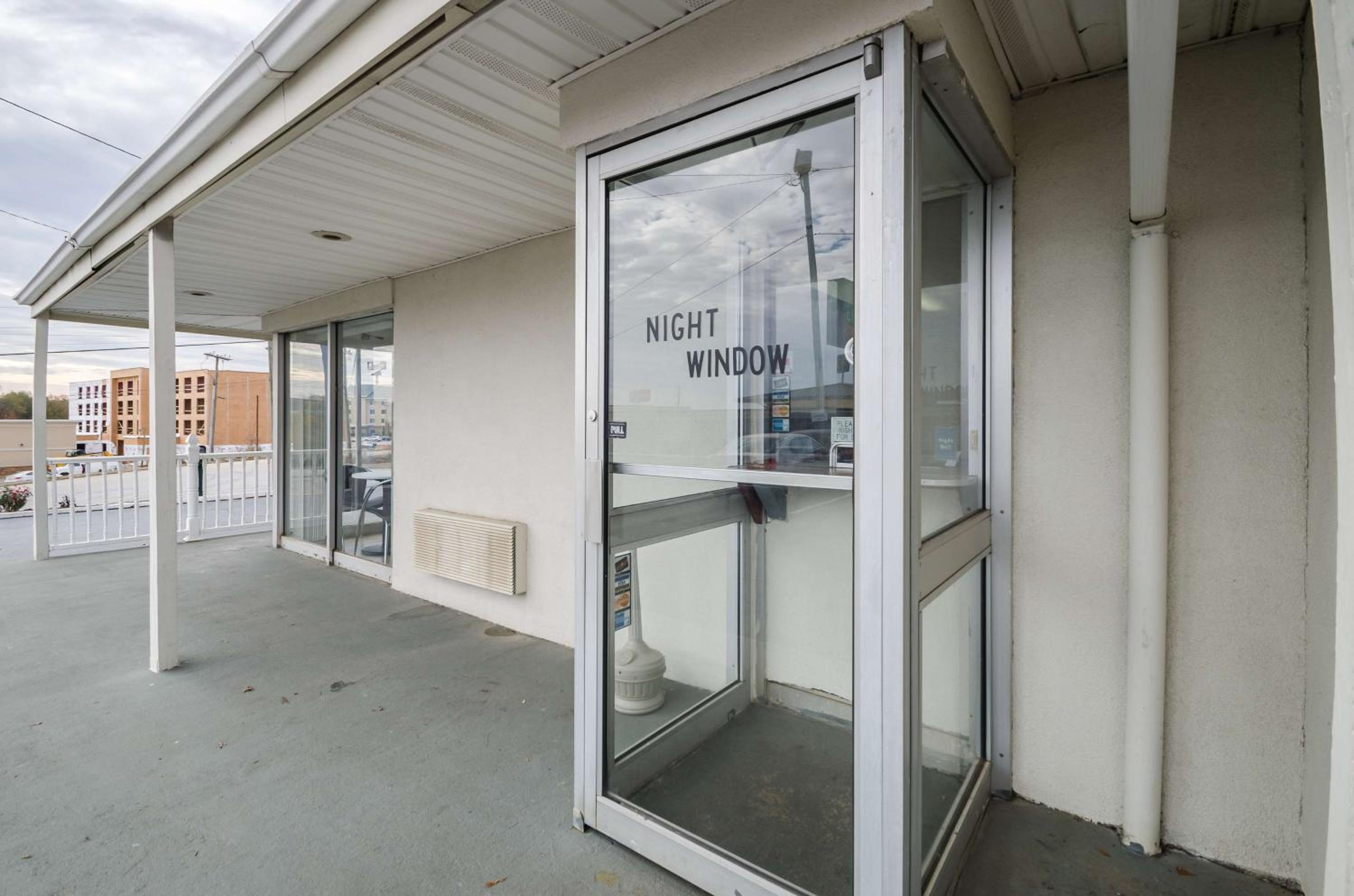 Motel 6-Commerce, GA