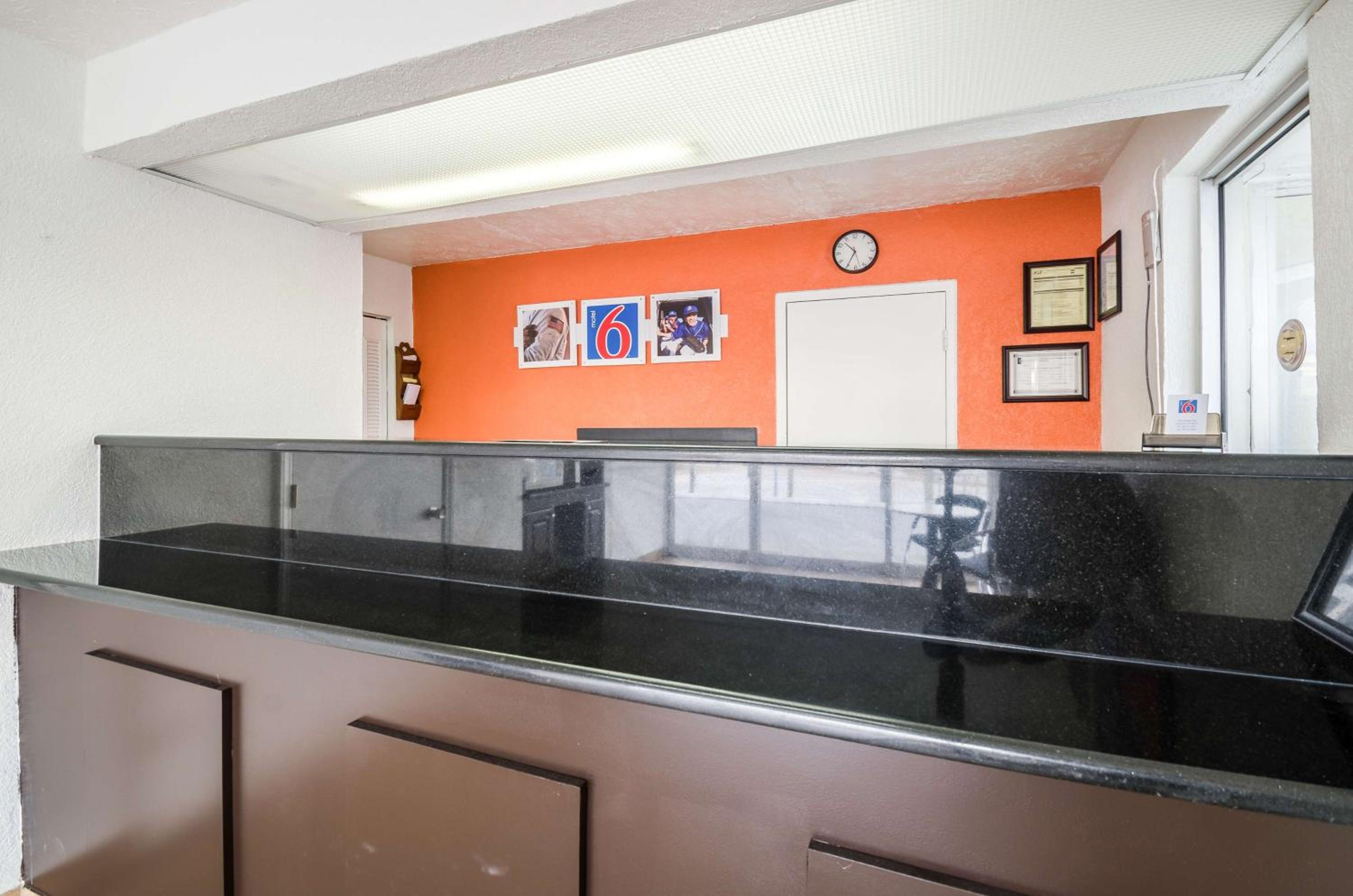 Motel 6-Commerce, GA