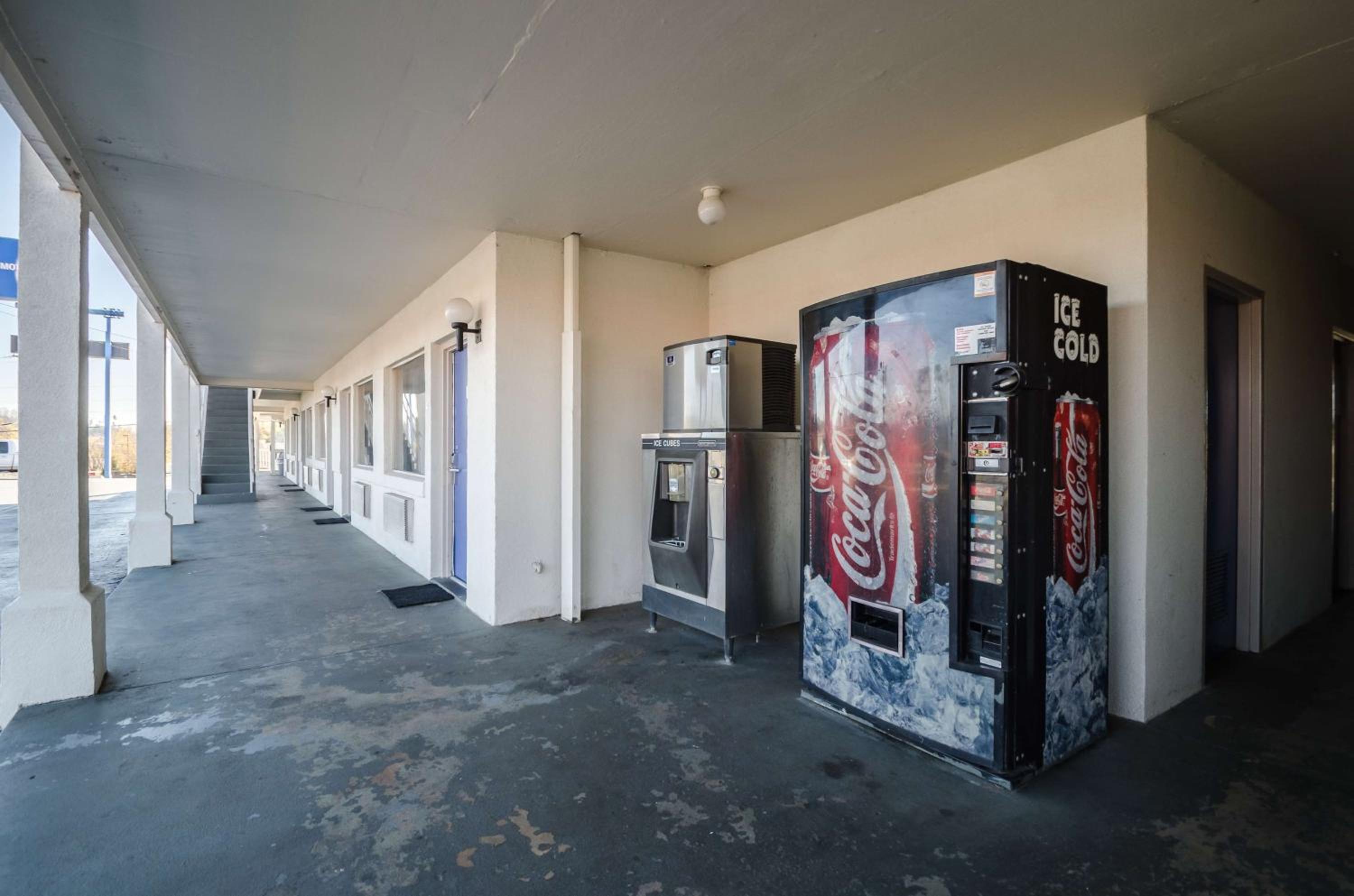 Motel 6-Commerce, GA