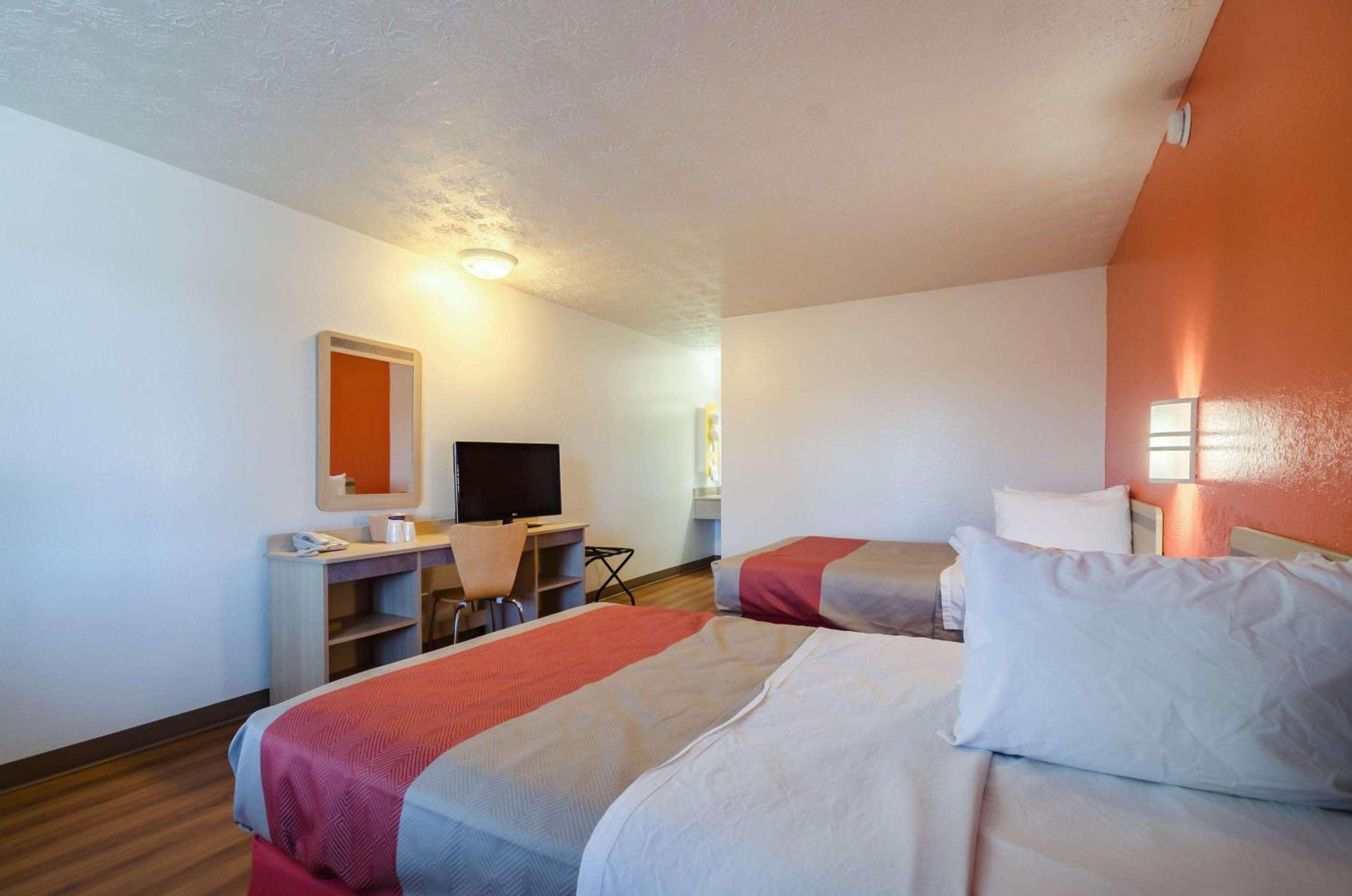 Motel 6-Commerce, GA
